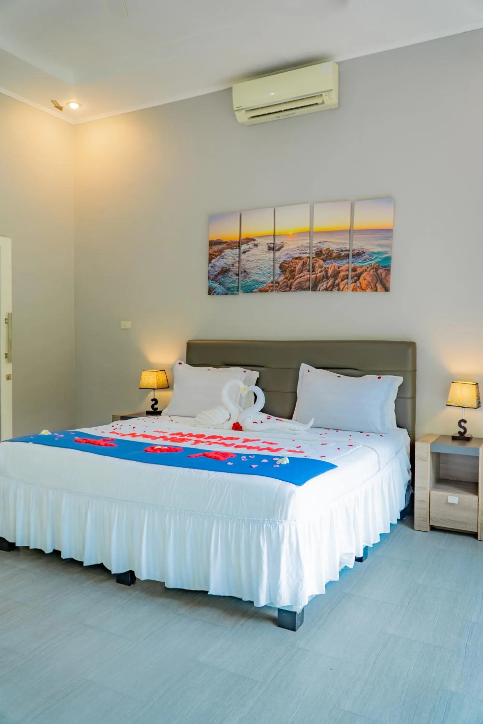 Bed in The Hawk's Nest Resort