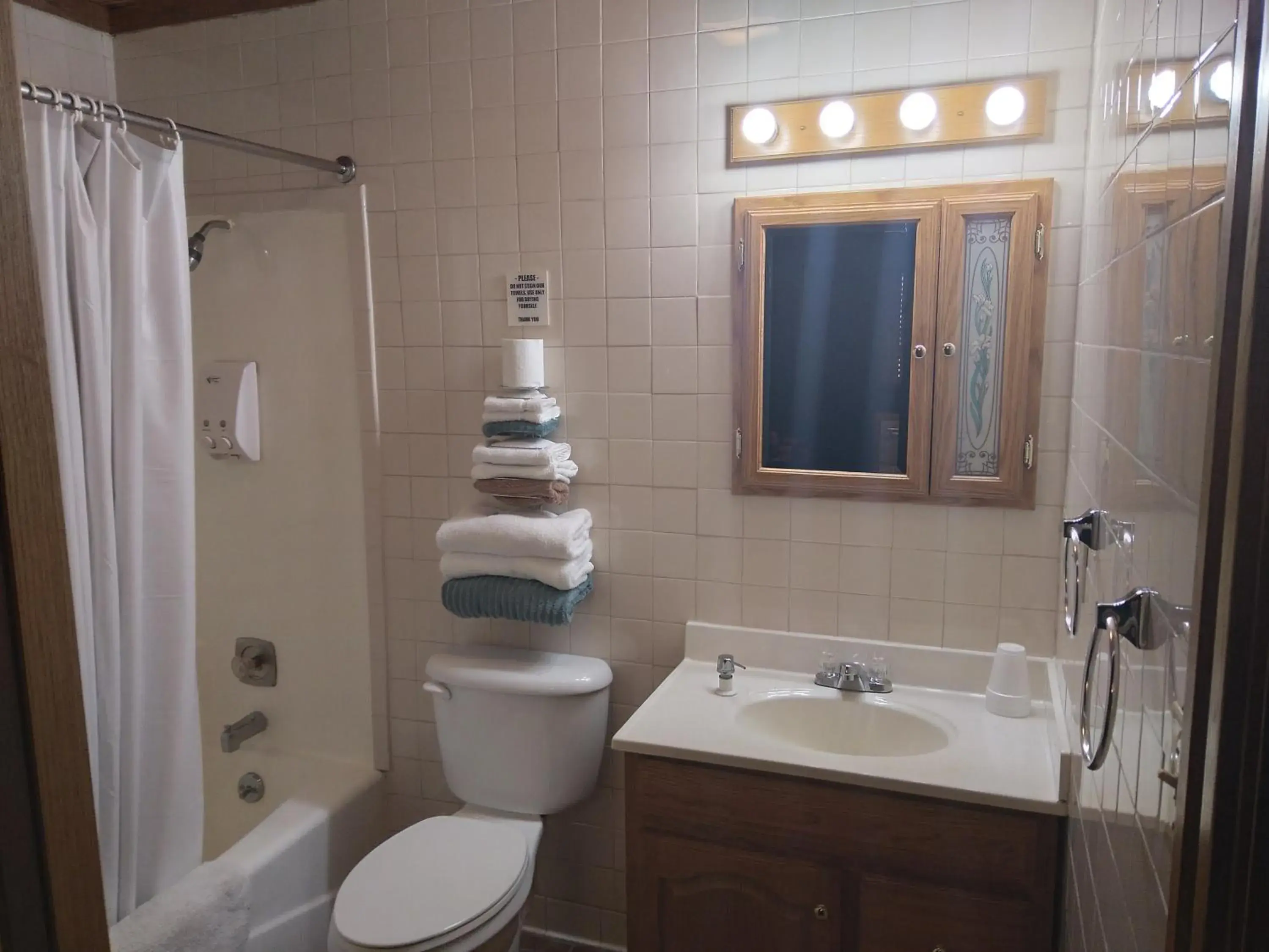 Budget Double Room - single occupancy in Comfort Zone Inn Budget Double Room - single occupancy in Comfort Zone Inn