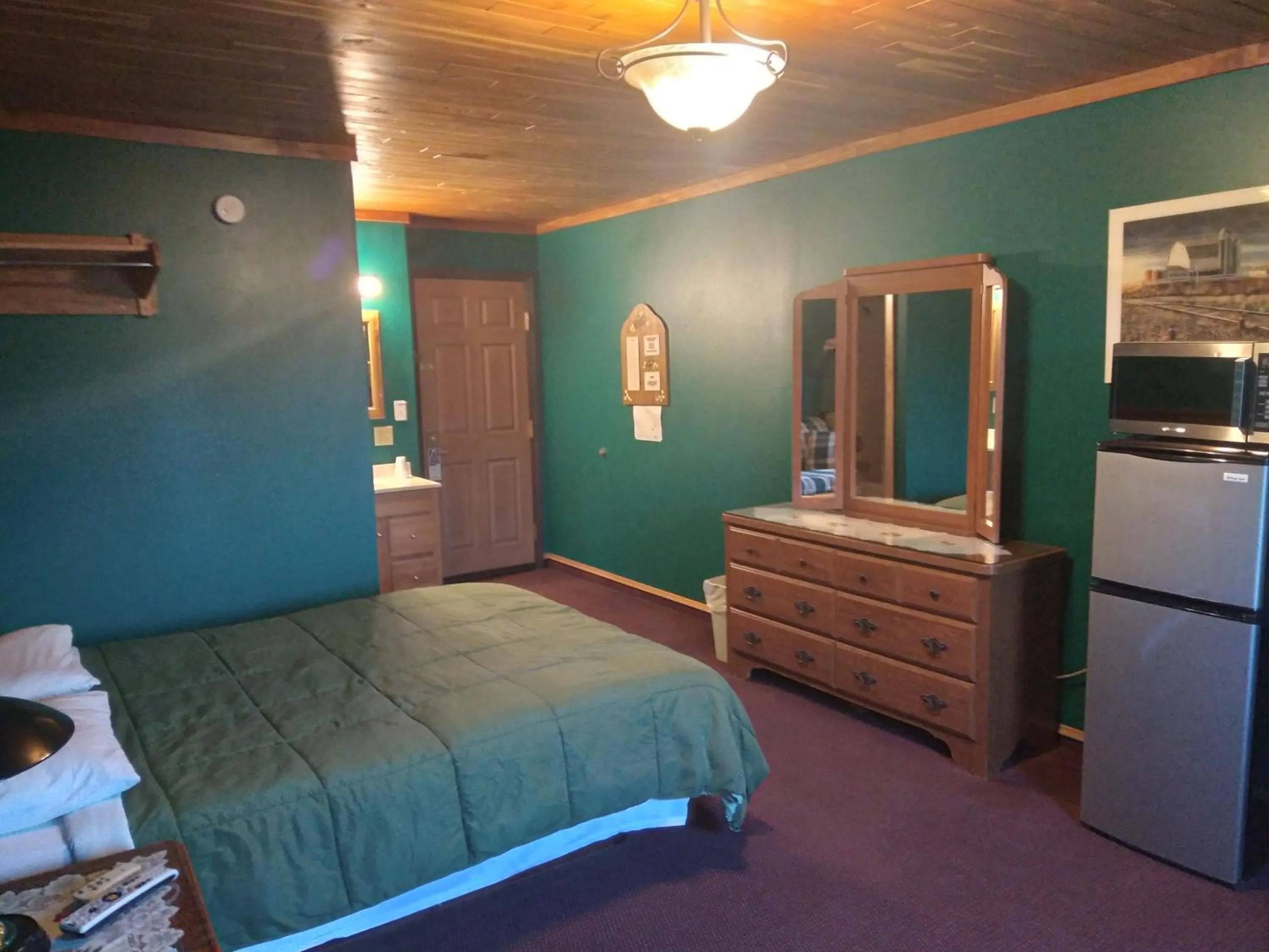 Bed in Comfort Zone Inn