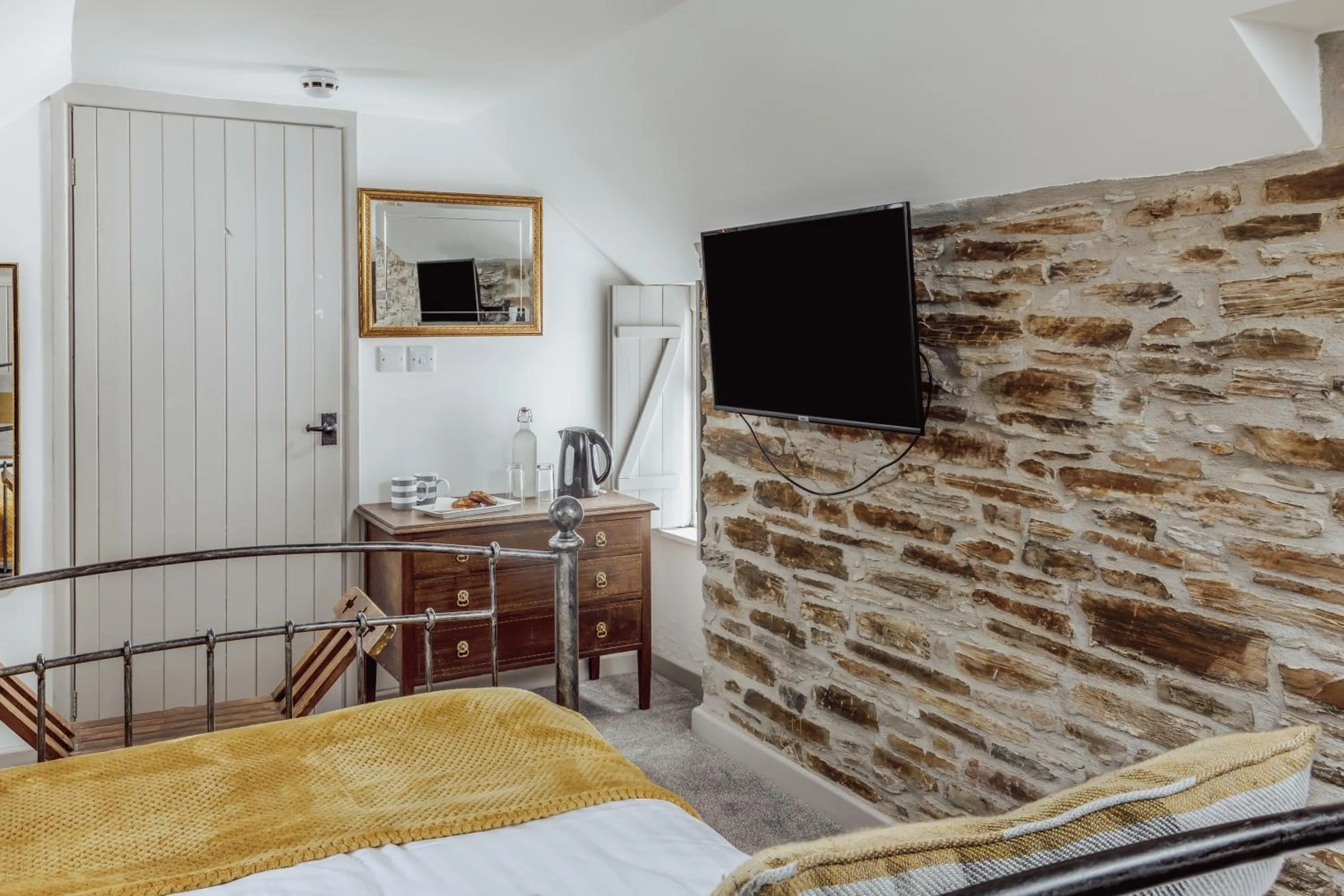 Bedroom, Bed in The Olde Malthouse Inn