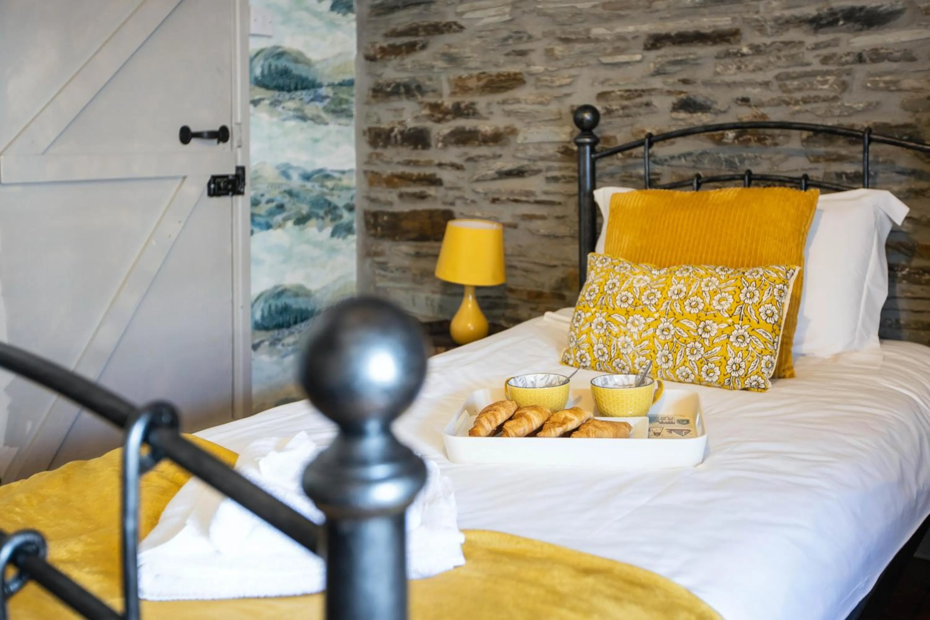 Bed in The Olde Malthouse Inn