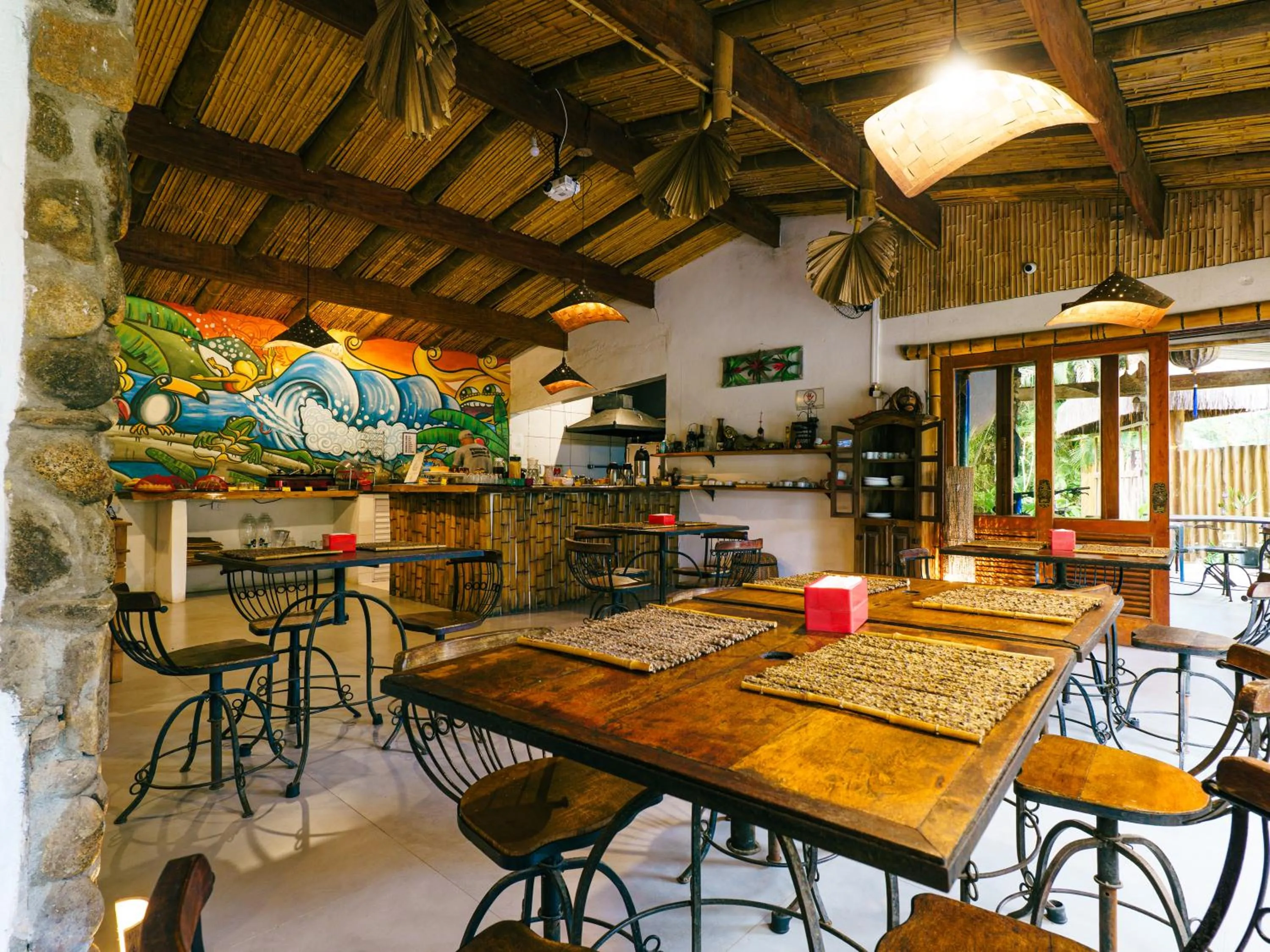 Restaurant/places to eat in VELINN Pousada Bali Itamambuca