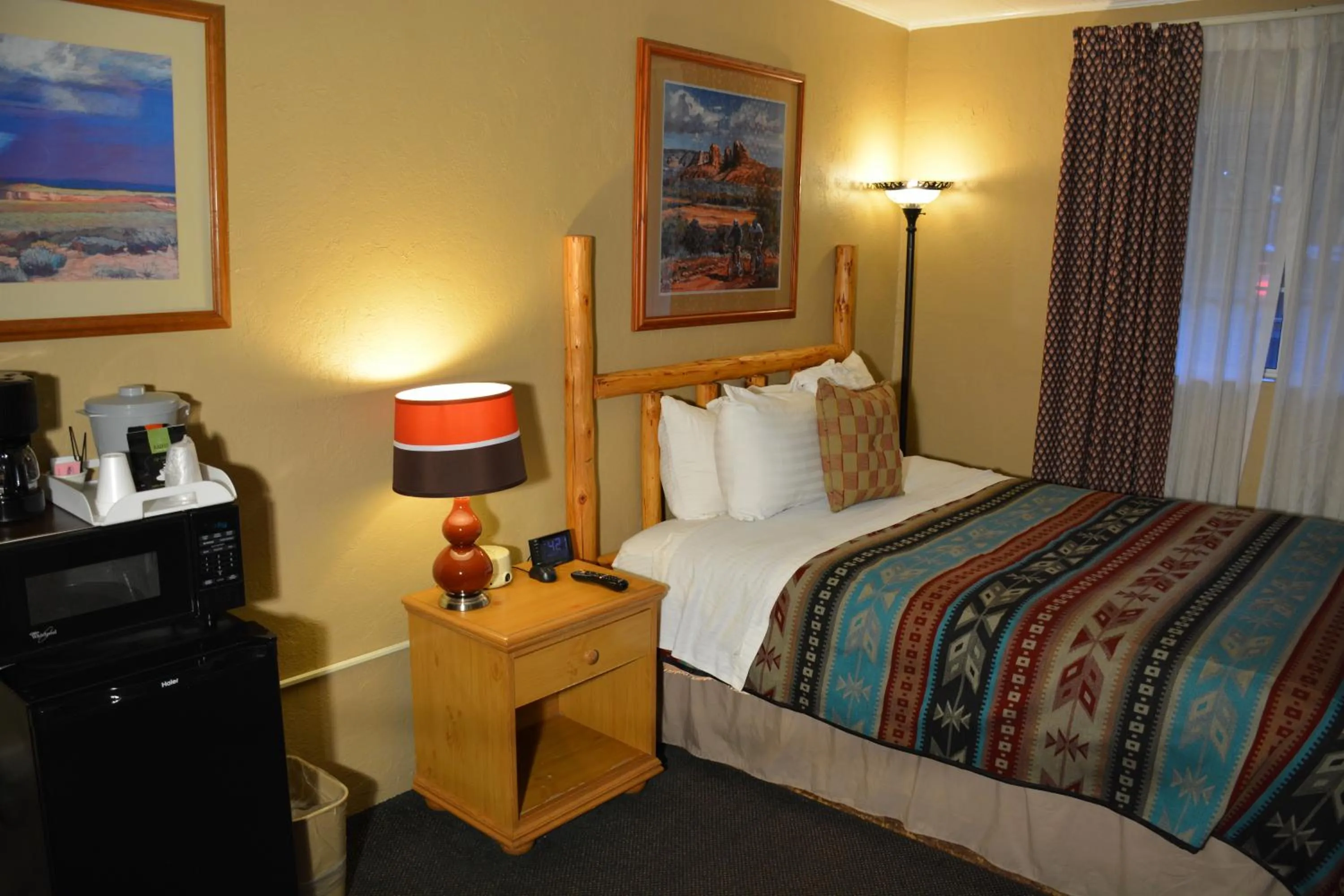 Bed in Sitzmark Chalet Inn