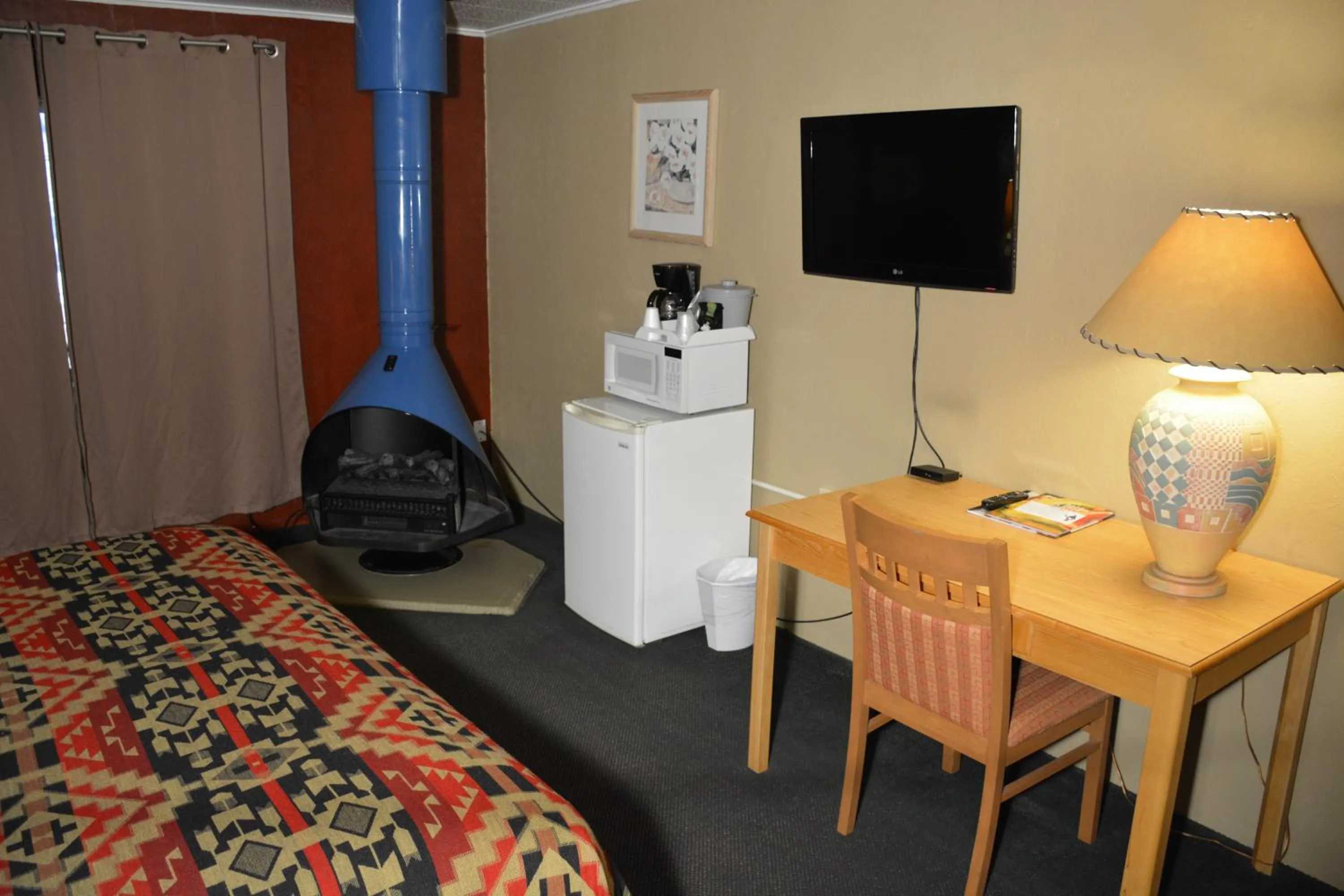 Bedroom, Bed in Sitzmark Chalet Inn