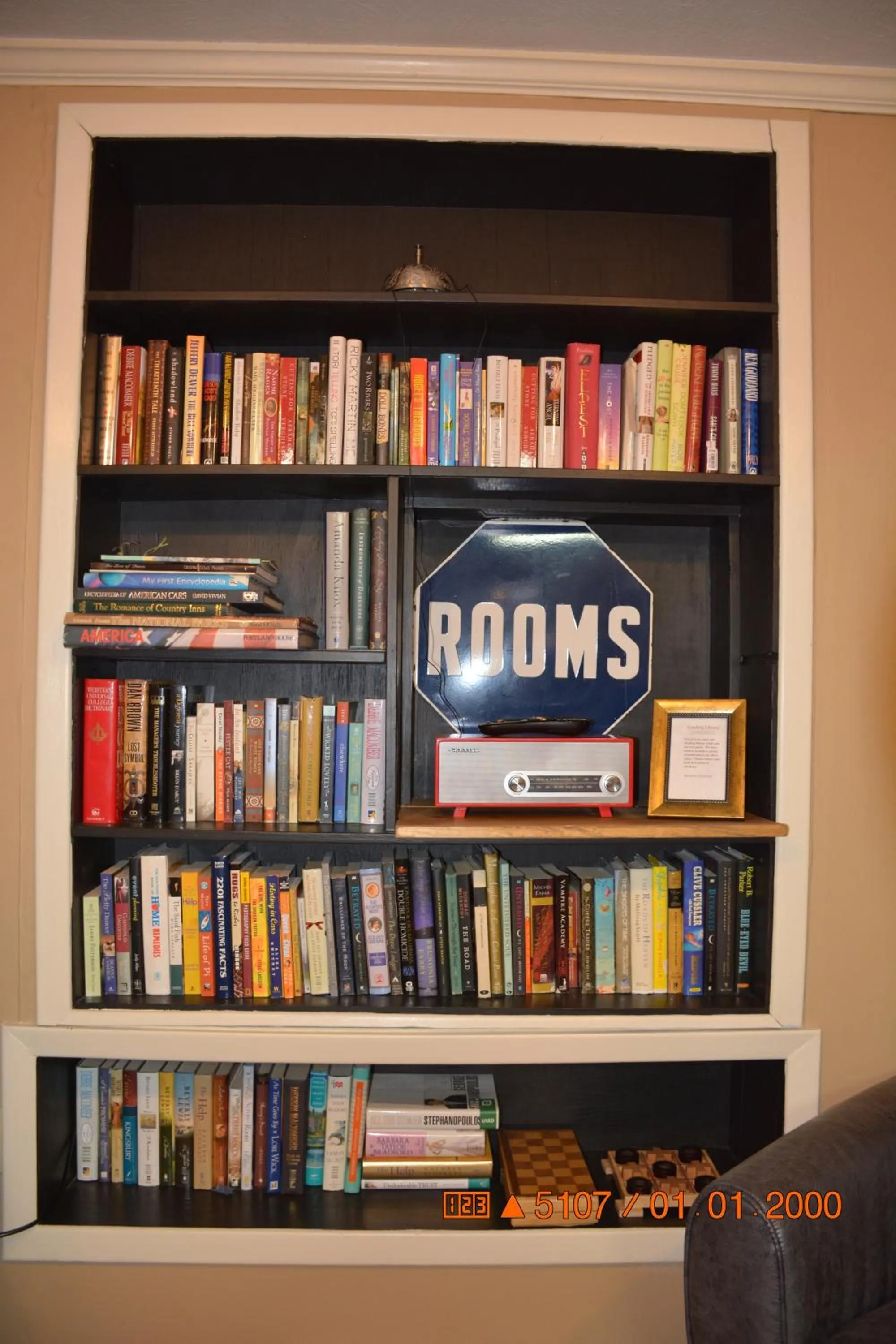 Library in Sitzmark Chalet Inn