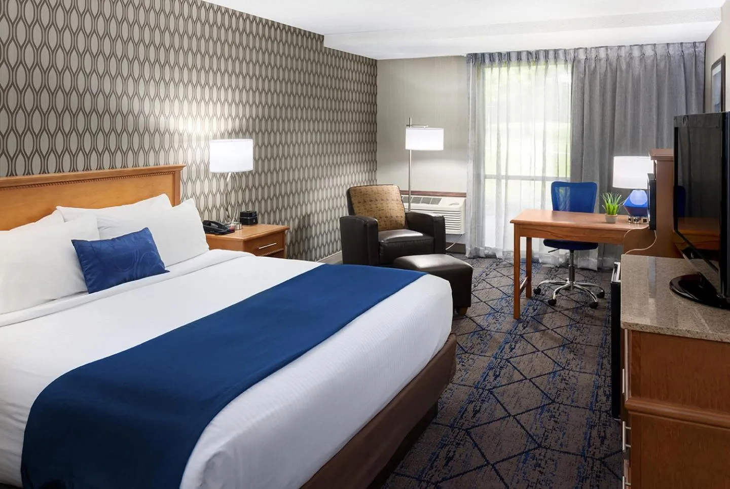 Bed in Lake Okoboji Resort and Conference Center