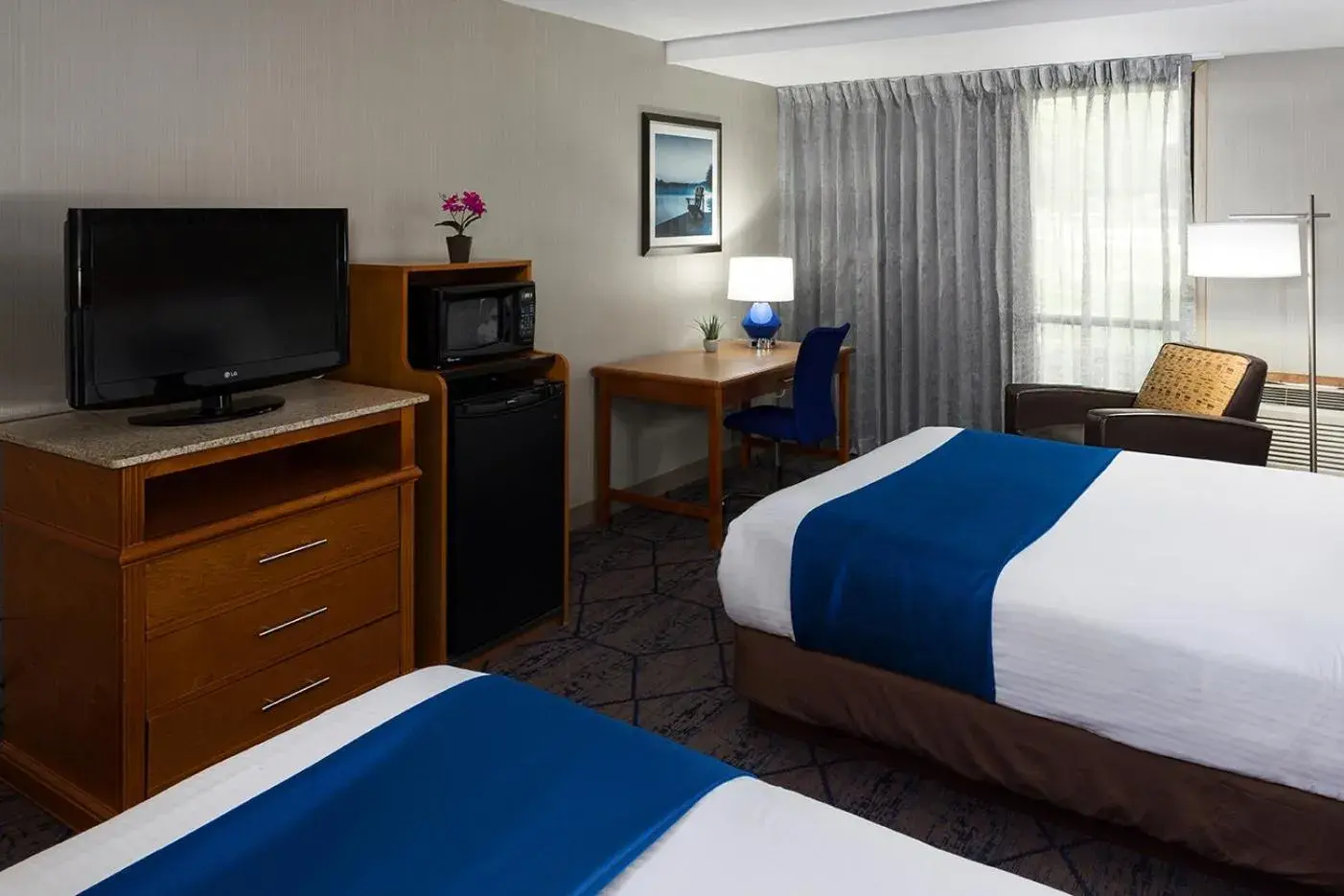 Bed in Lake Okoboji Resort and Conference Center Bed in Lake Okoboji Resort and Conference Center
