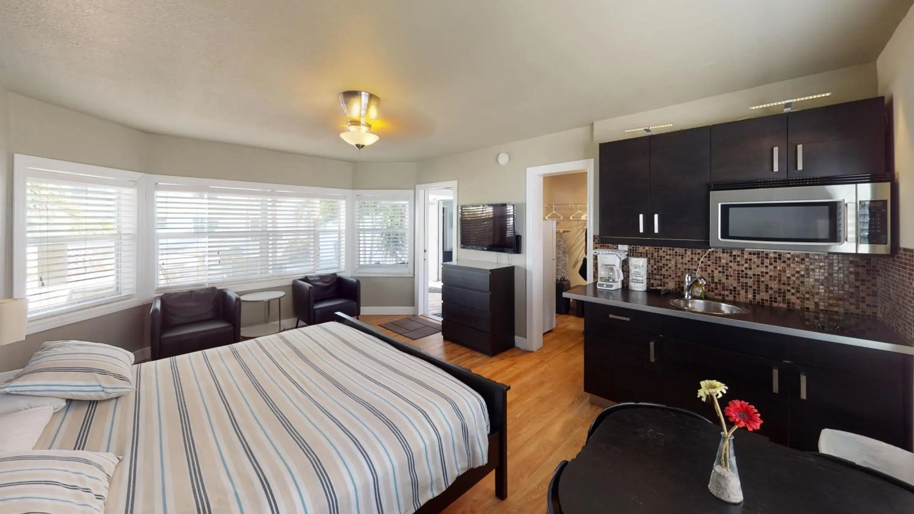 Photo of the whole room, Bed in Sun Beach Inn Photo of the whole room, Bed in Sun Beach Inn