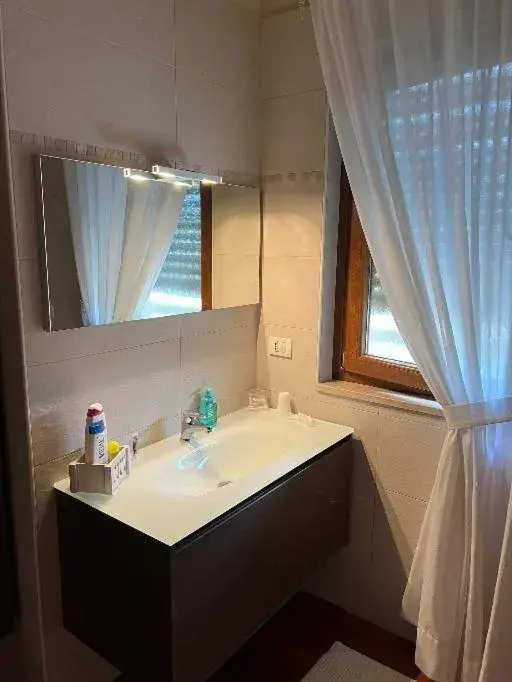 Deluxe Double Room with Balcony in B&B VILLA ROSA Deluxe Double Room with Balcony in B&B VILLA ROSA