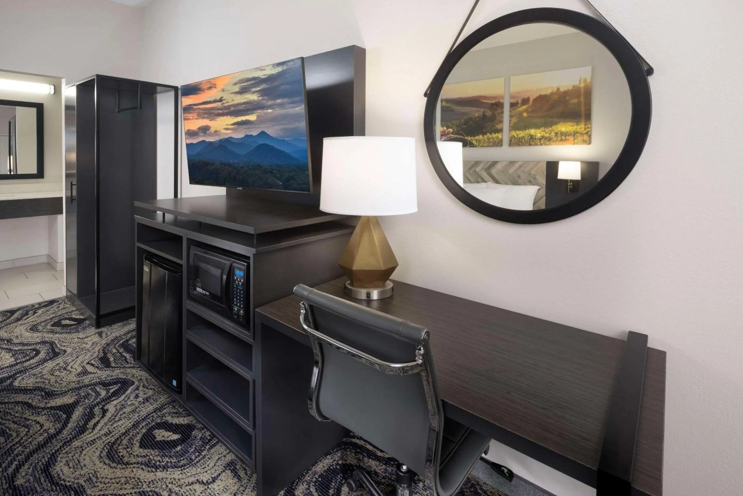 Bedroom in Clarion Inn Biltmore Village