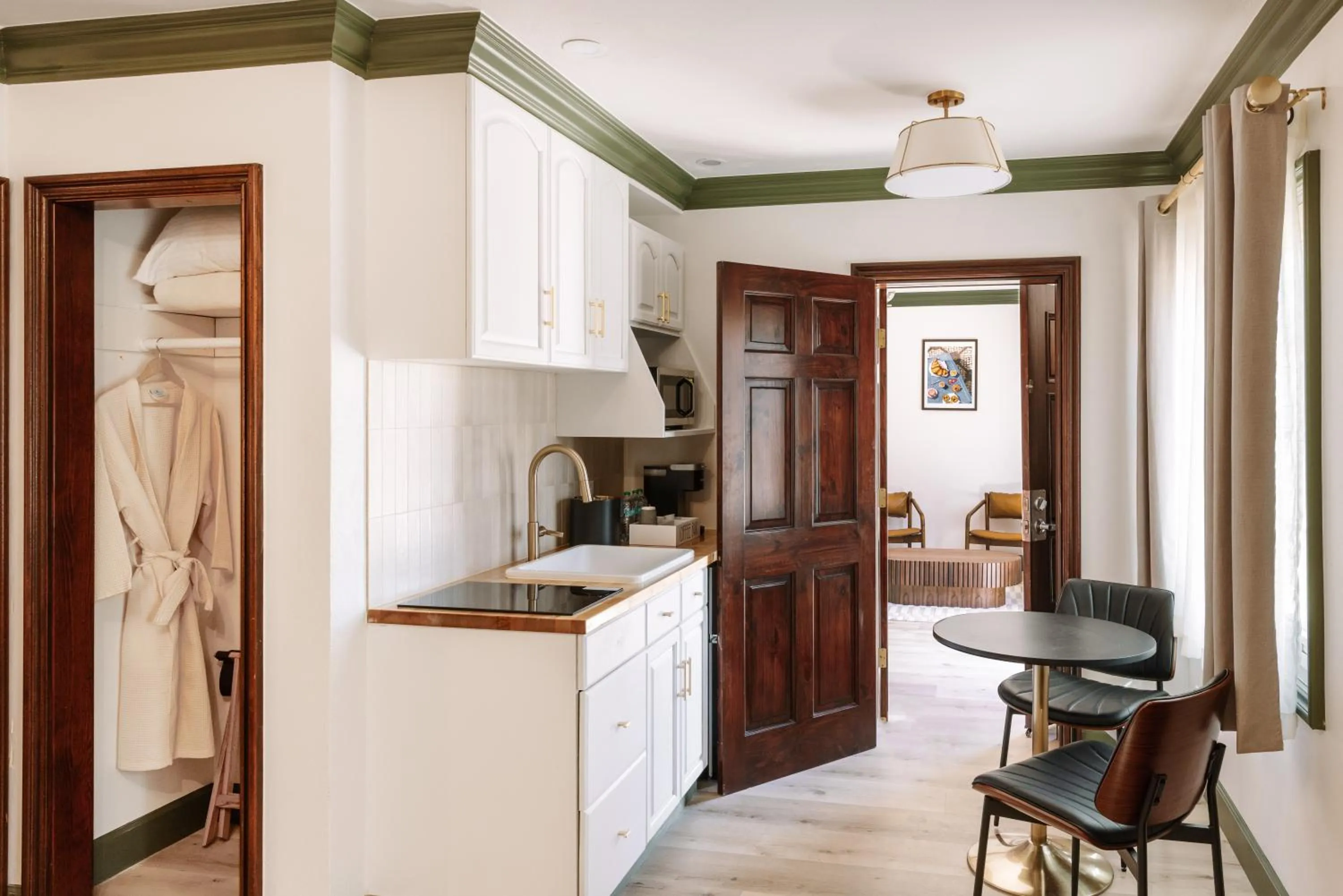 Kitchen or kitchenette in The Marlo