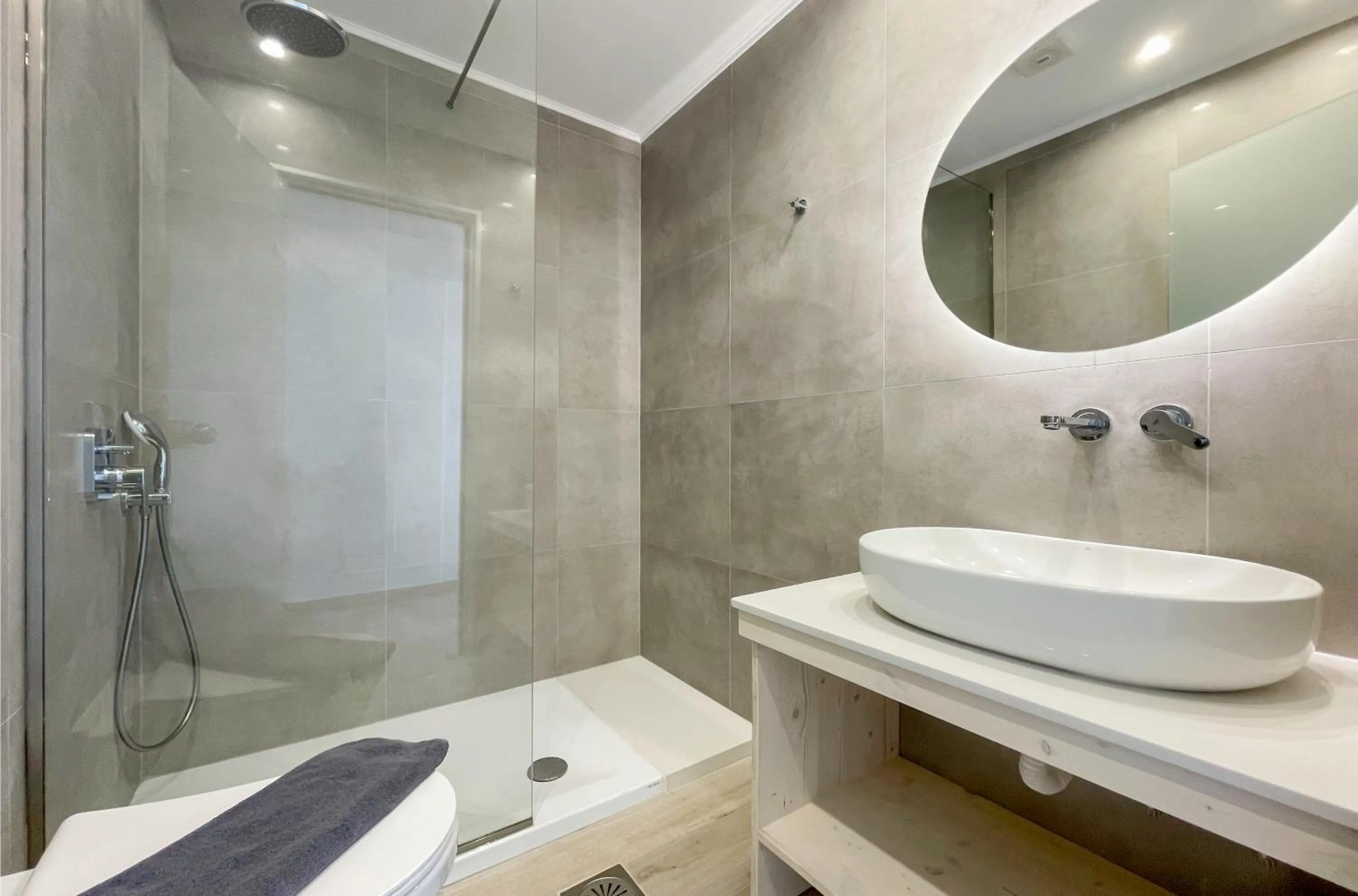 Shower in Raffaello Beach