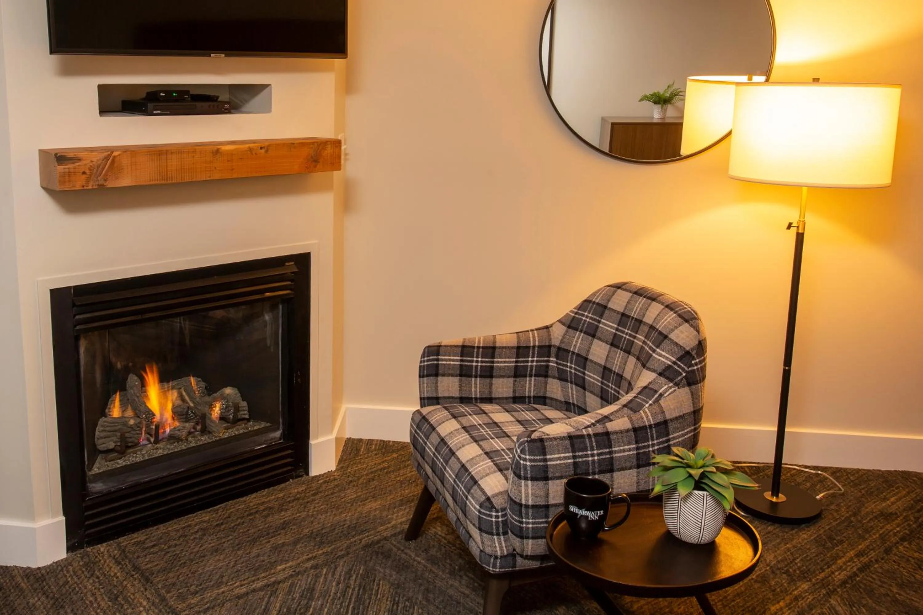 King Room with Partial Ocean View in Shearwater Inn