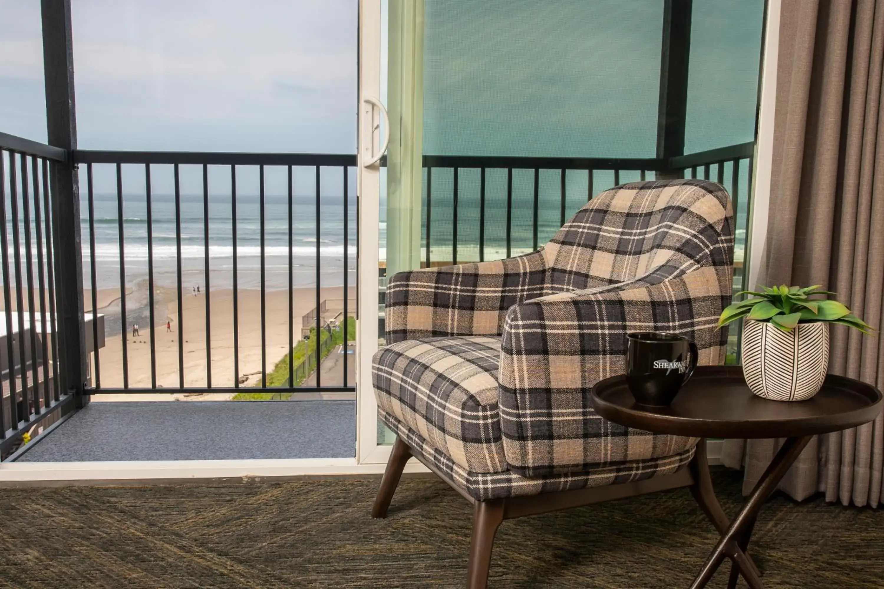 One-Bedroom Suite with Ocean View in Shearwater Inn One-Bedroom Suite with Ocean View in Shearwater Inn