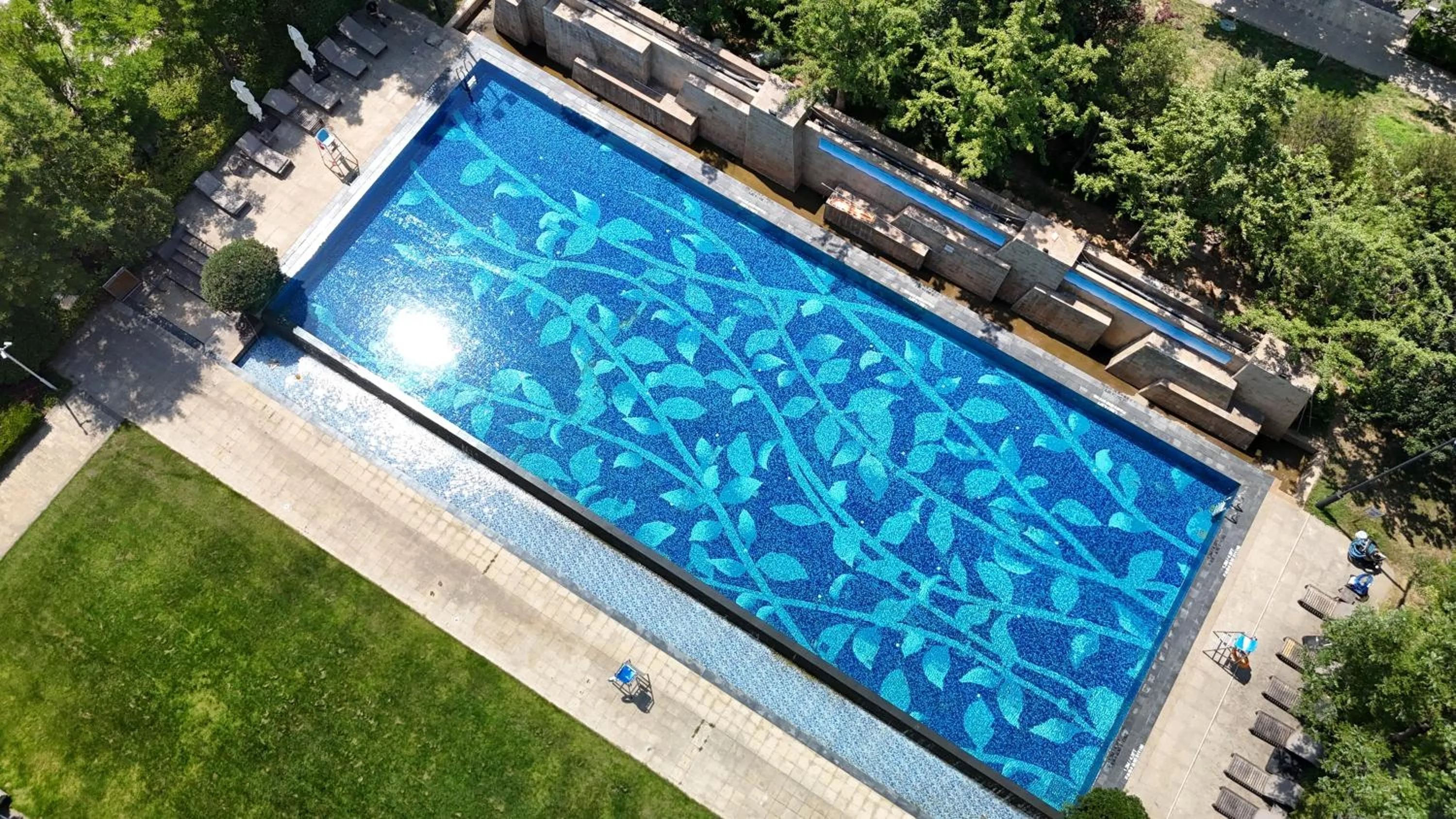 Swimming pool in Sheraton Qingdao Jiaozhou Hotel