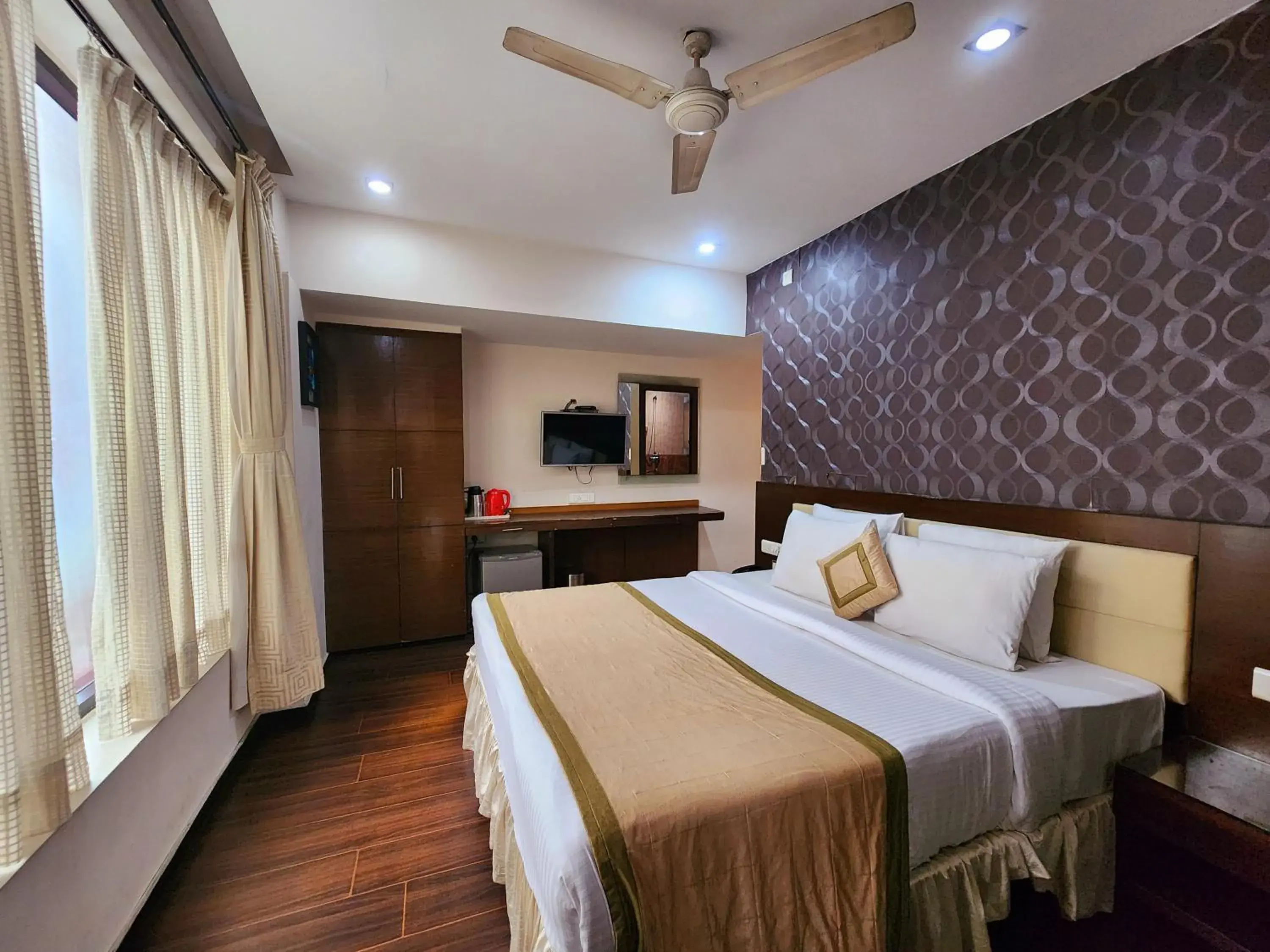 Bedroom, Bed in Hotel Lee International Bedroom, Bed in Hotel Lee International