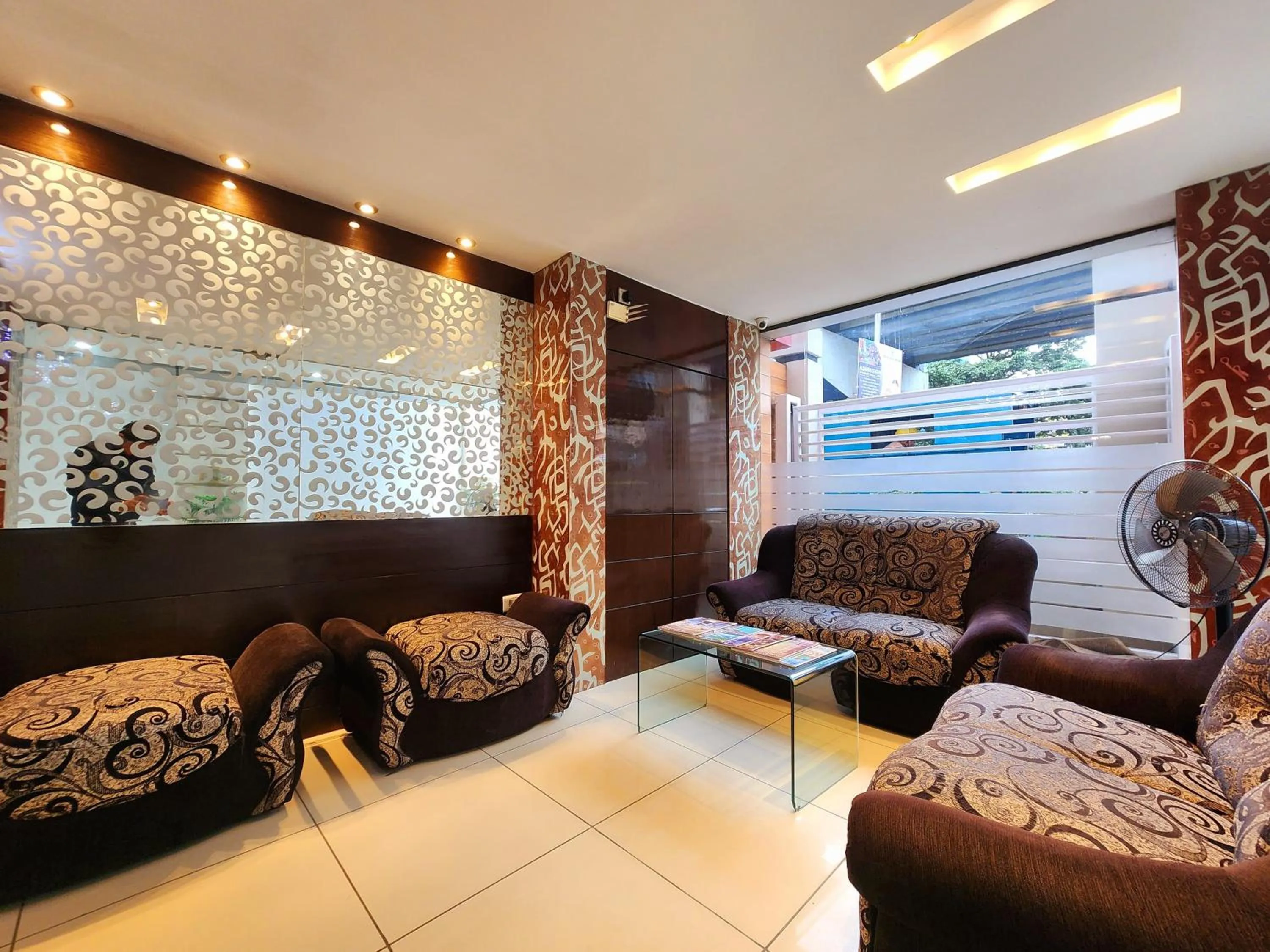 Seating area in Hotel Lee International