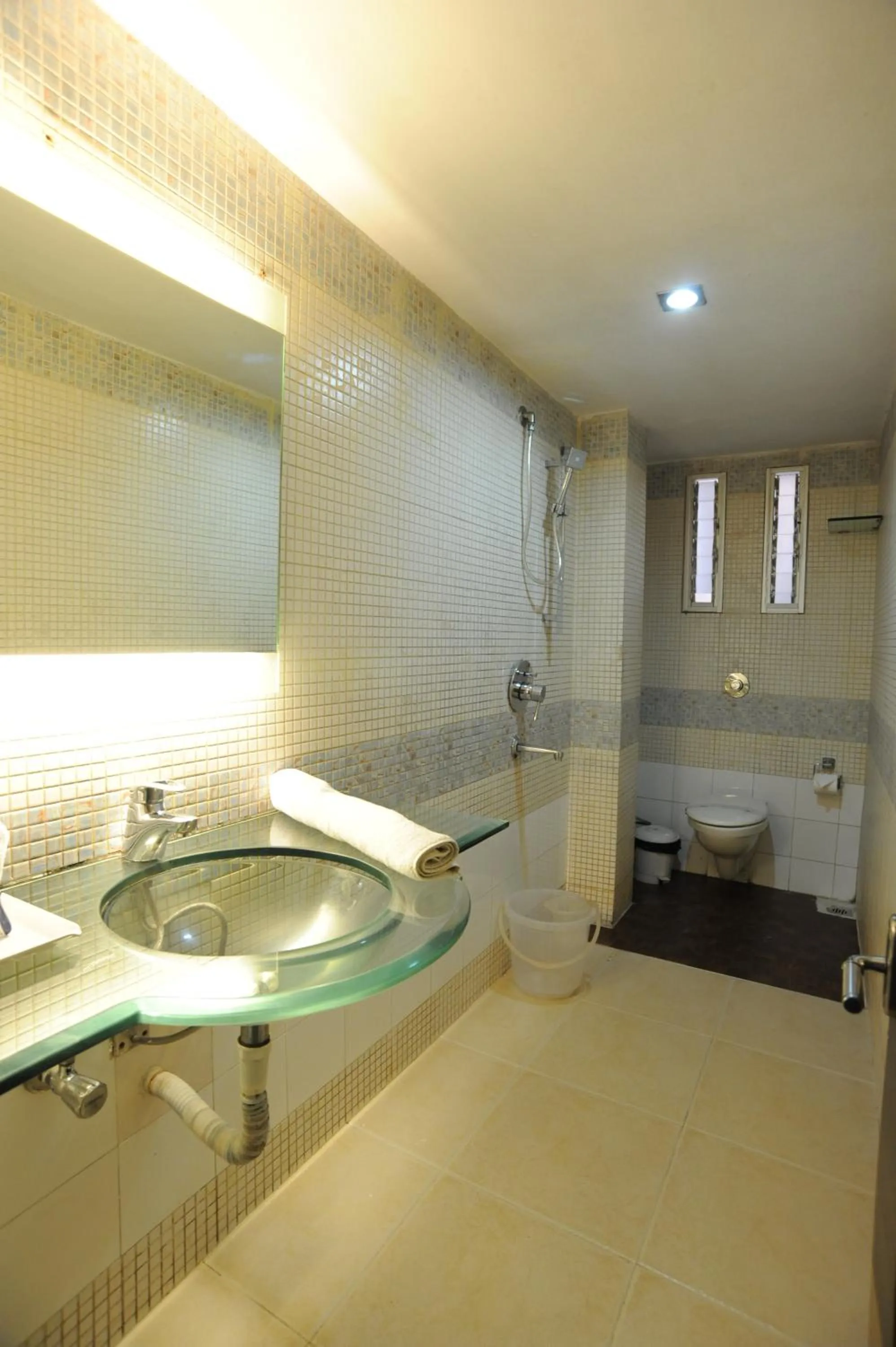 Bathroom in Hotel Lee International