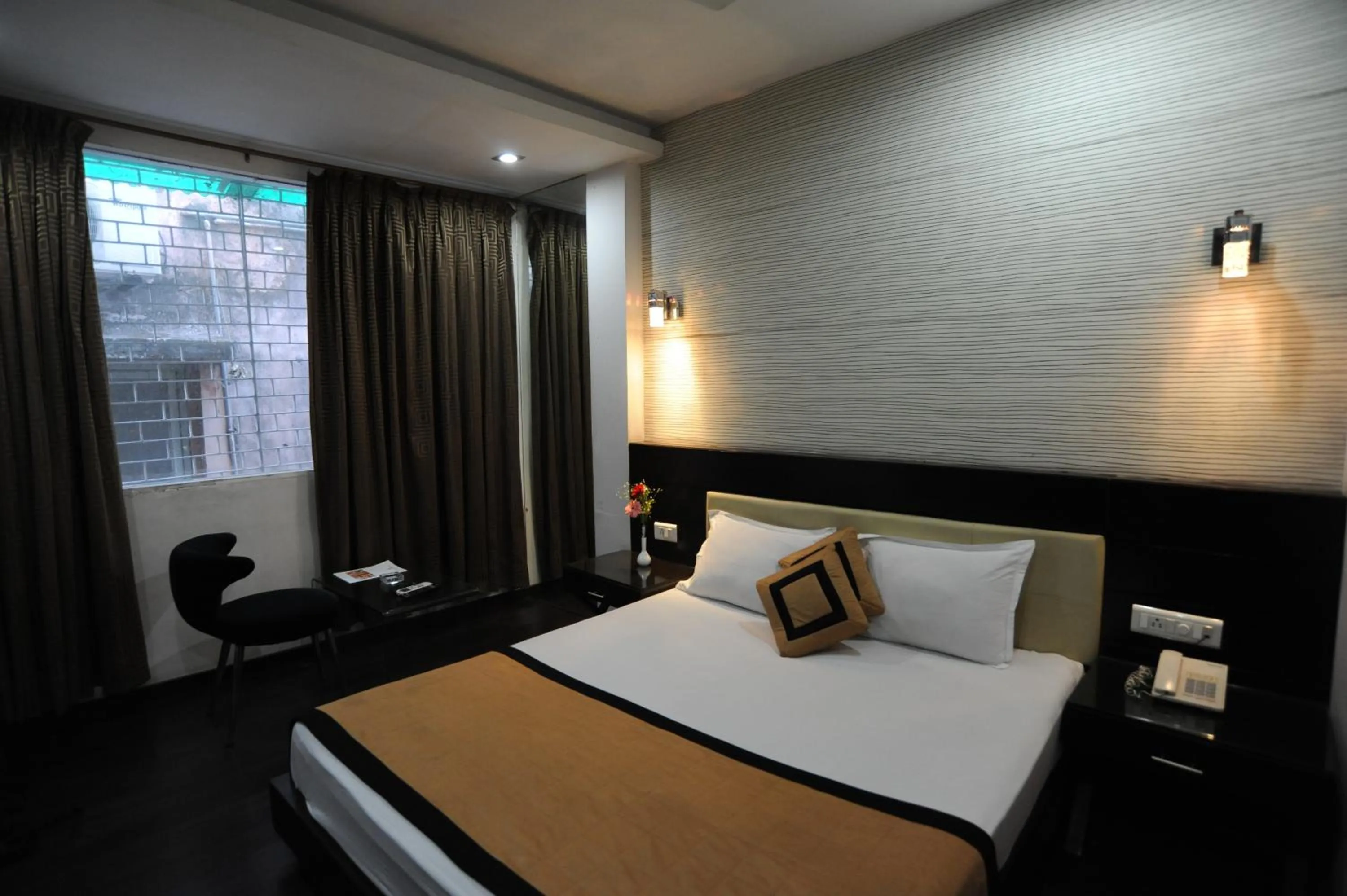 Bedroom, Bed in Hotel Lee International