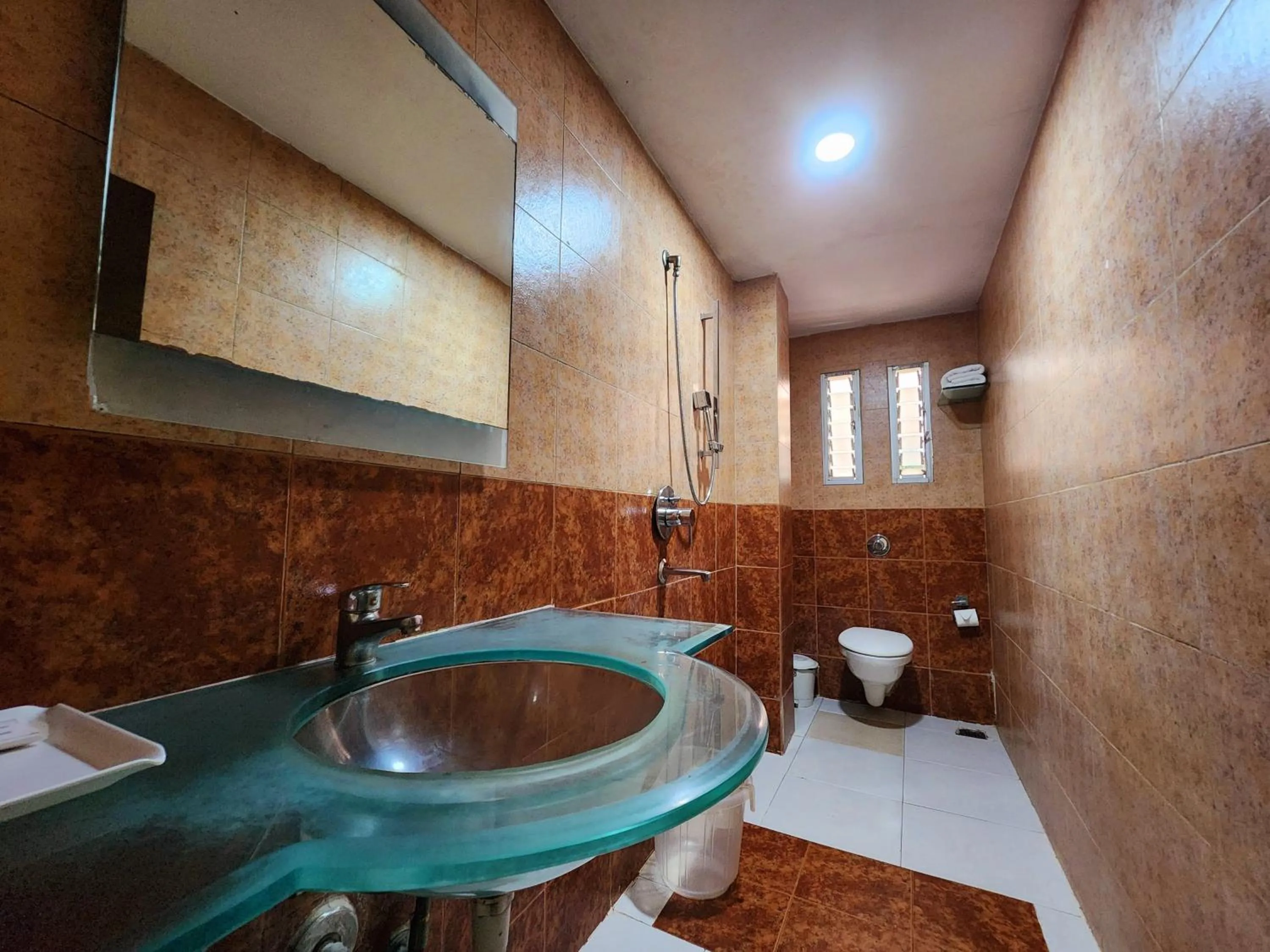 Bathroom in Hotel Lee International