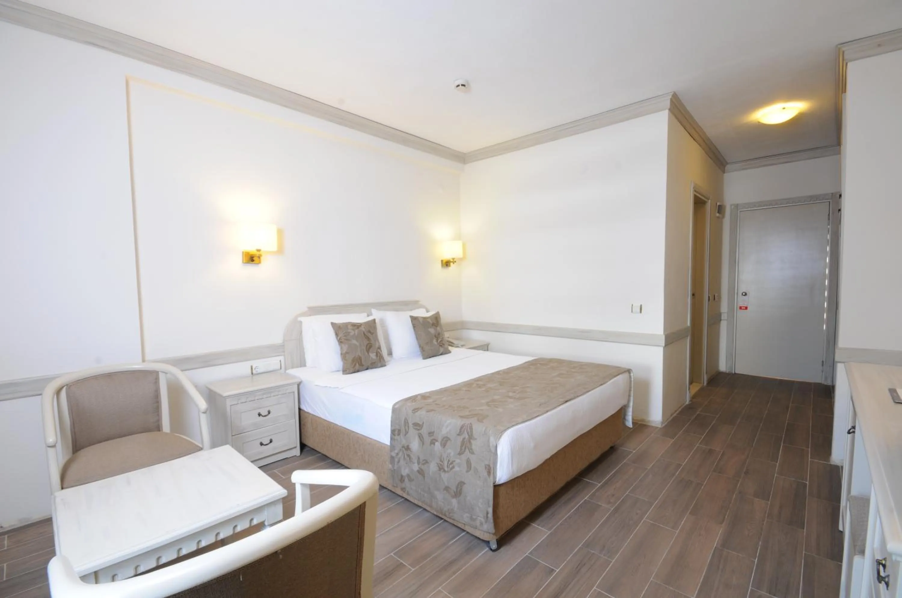 Photo of the whole room in My Dream Hotel