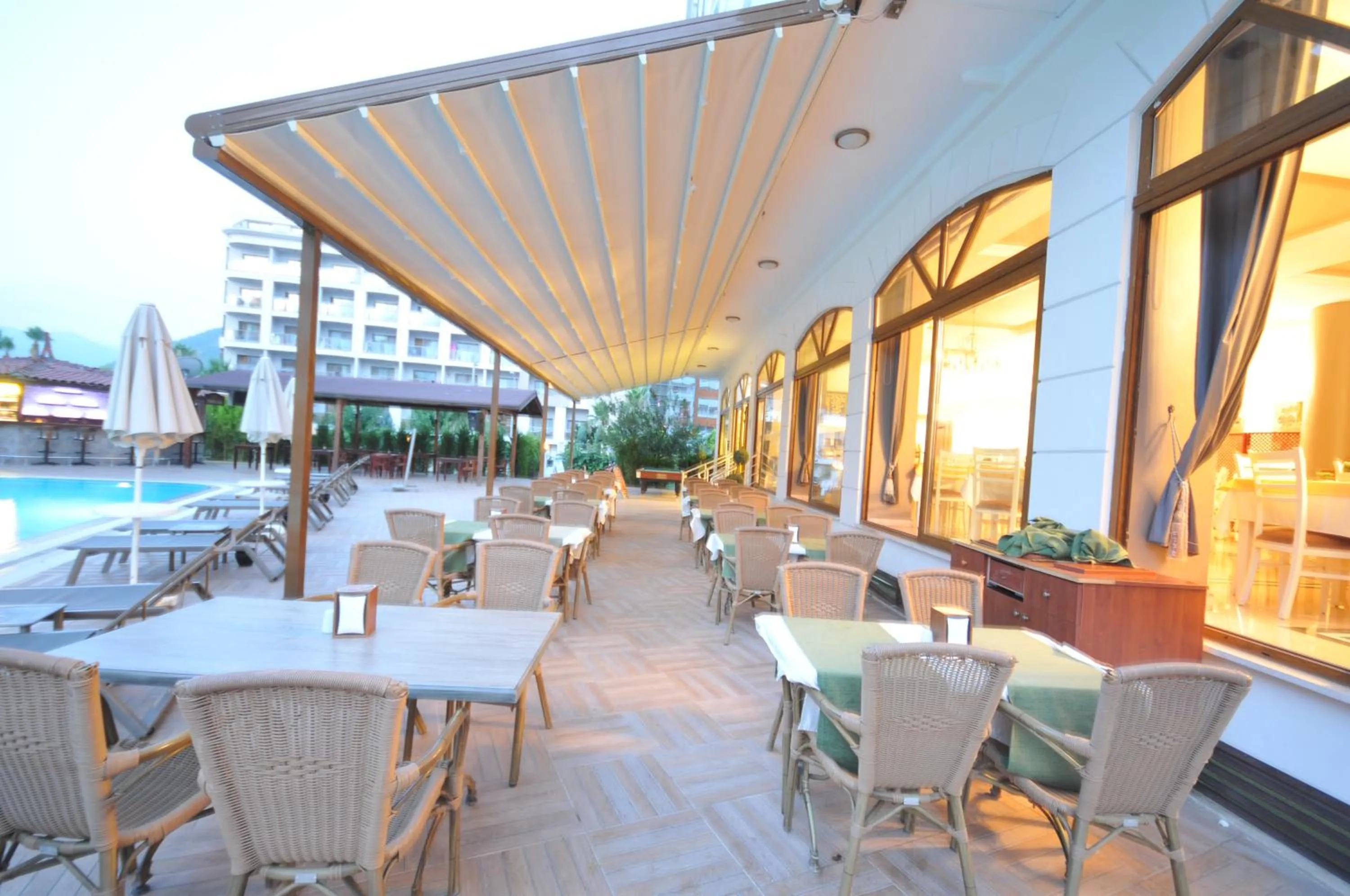 Restaurant/places to eat in My Dream Hotel