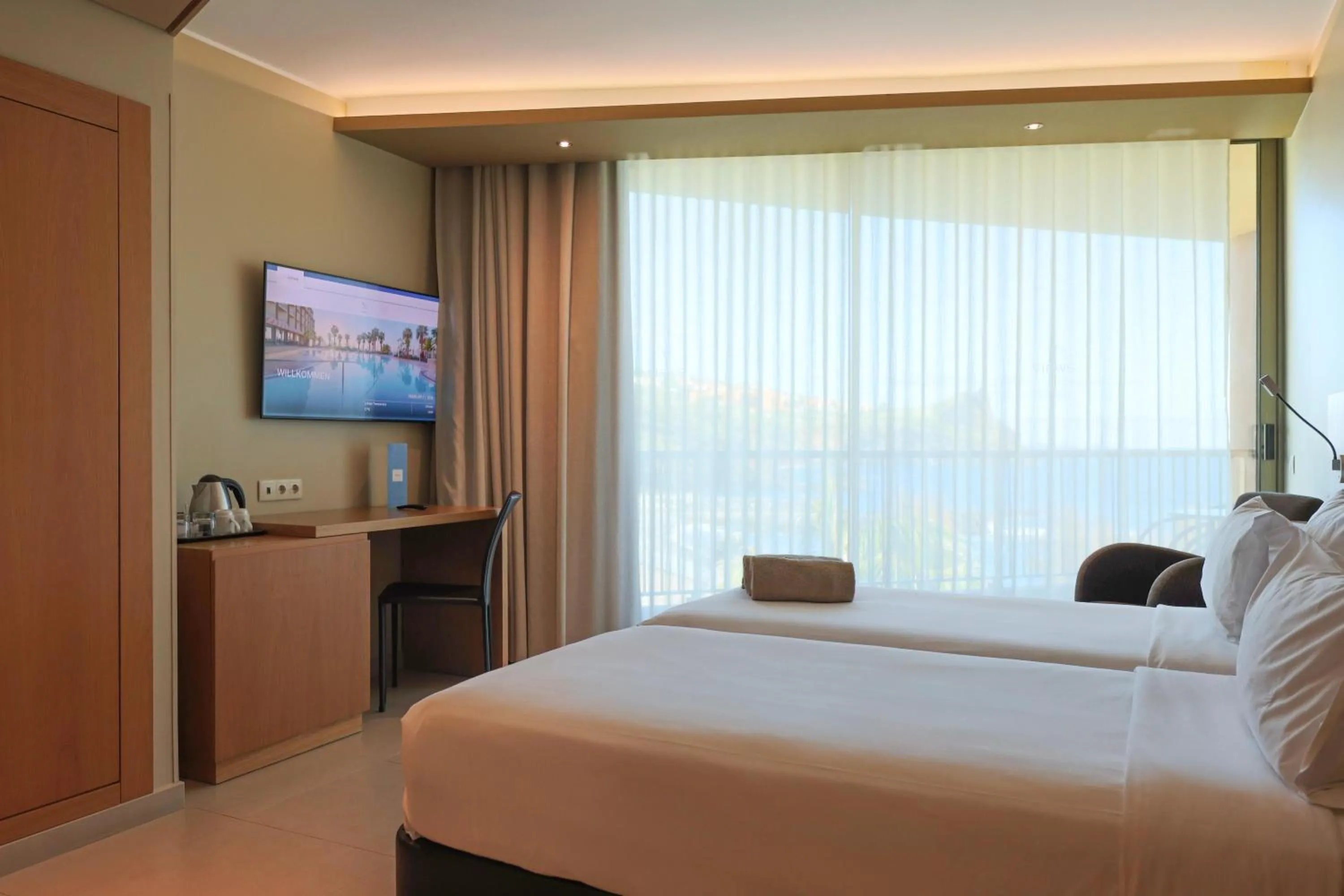 Photo of the whole room, Bed in The Views Oasis