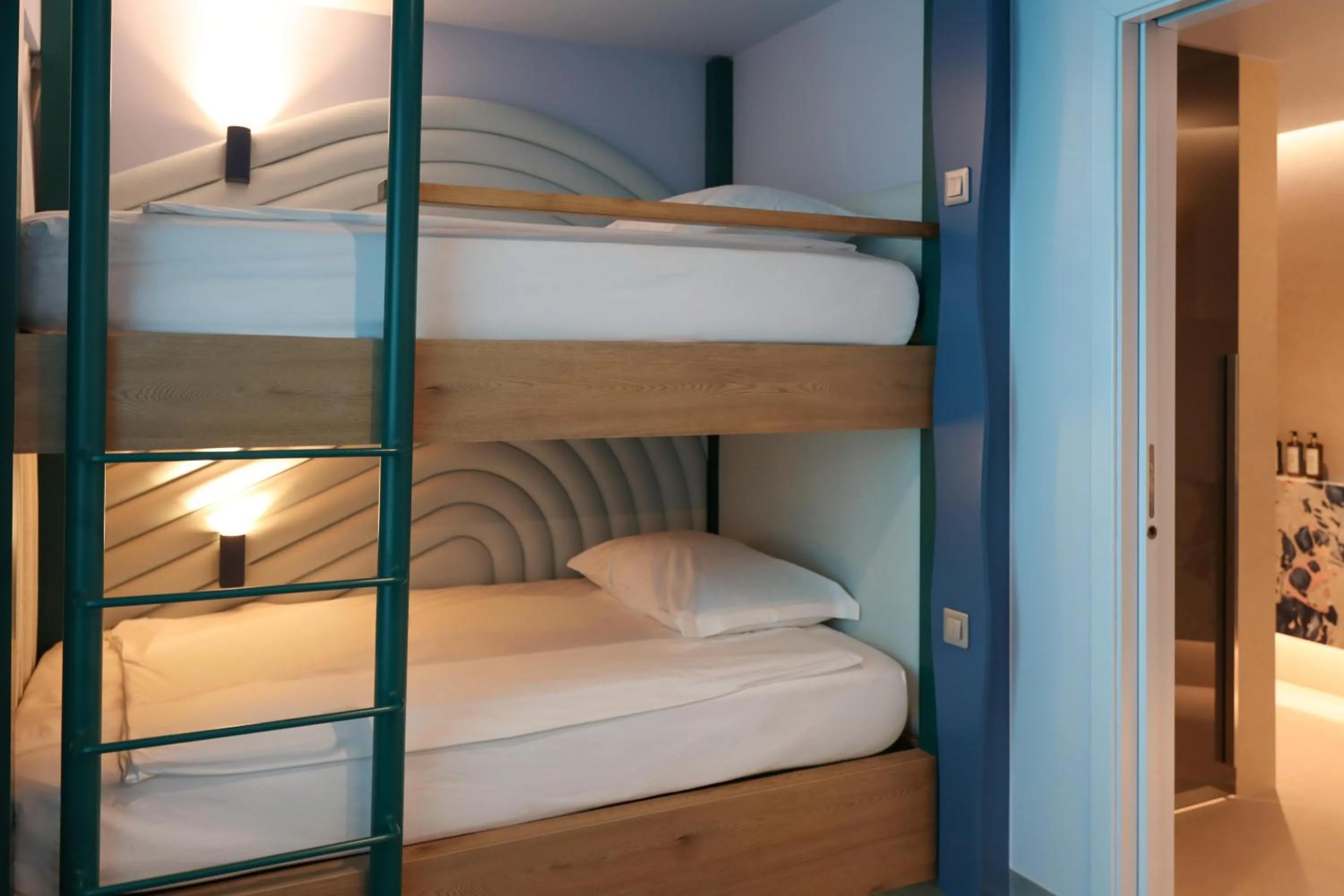 Photo of the whole room, Bed in The Views Oasis