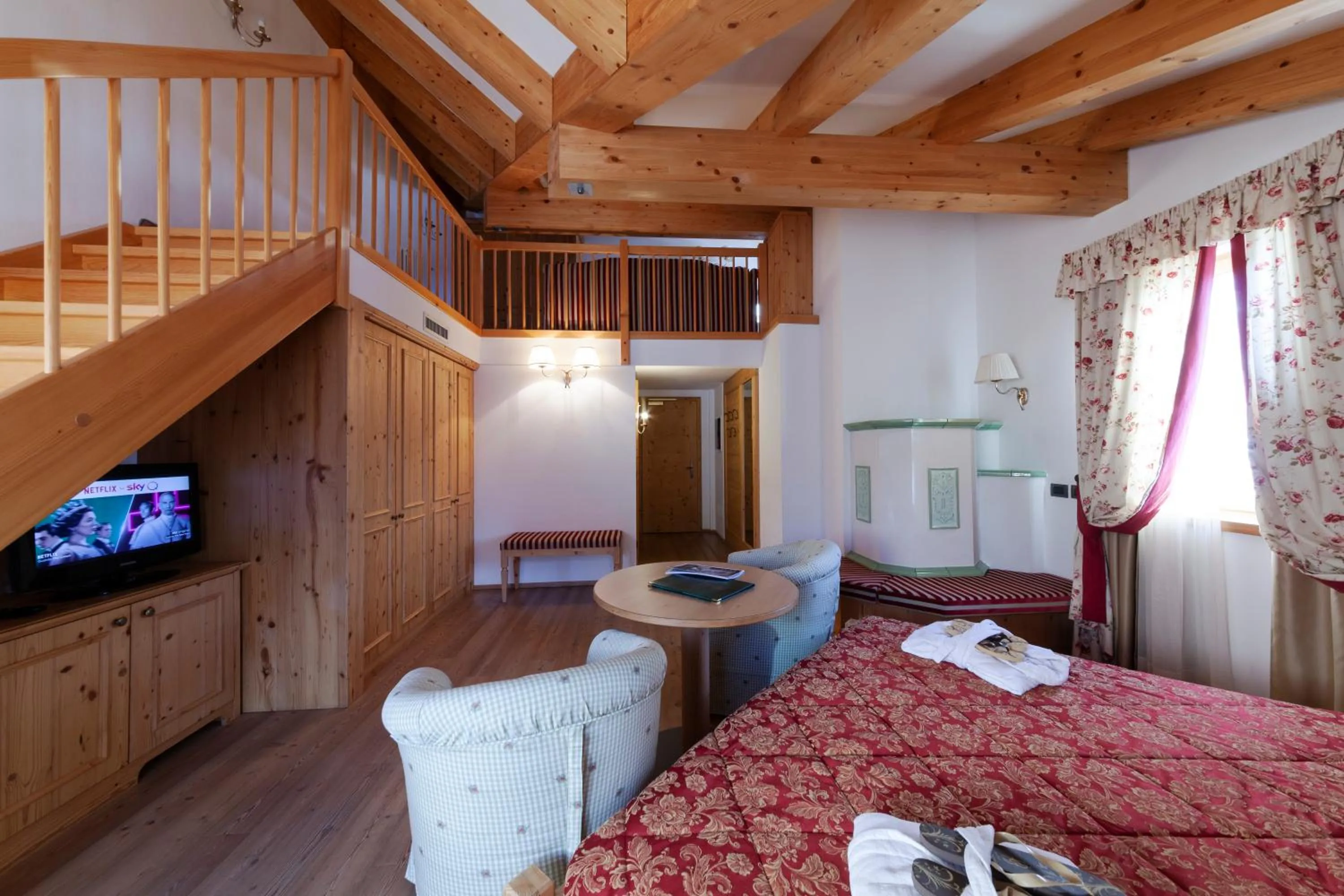Photo of the whole room, Bed in Campiglio Bellavista
