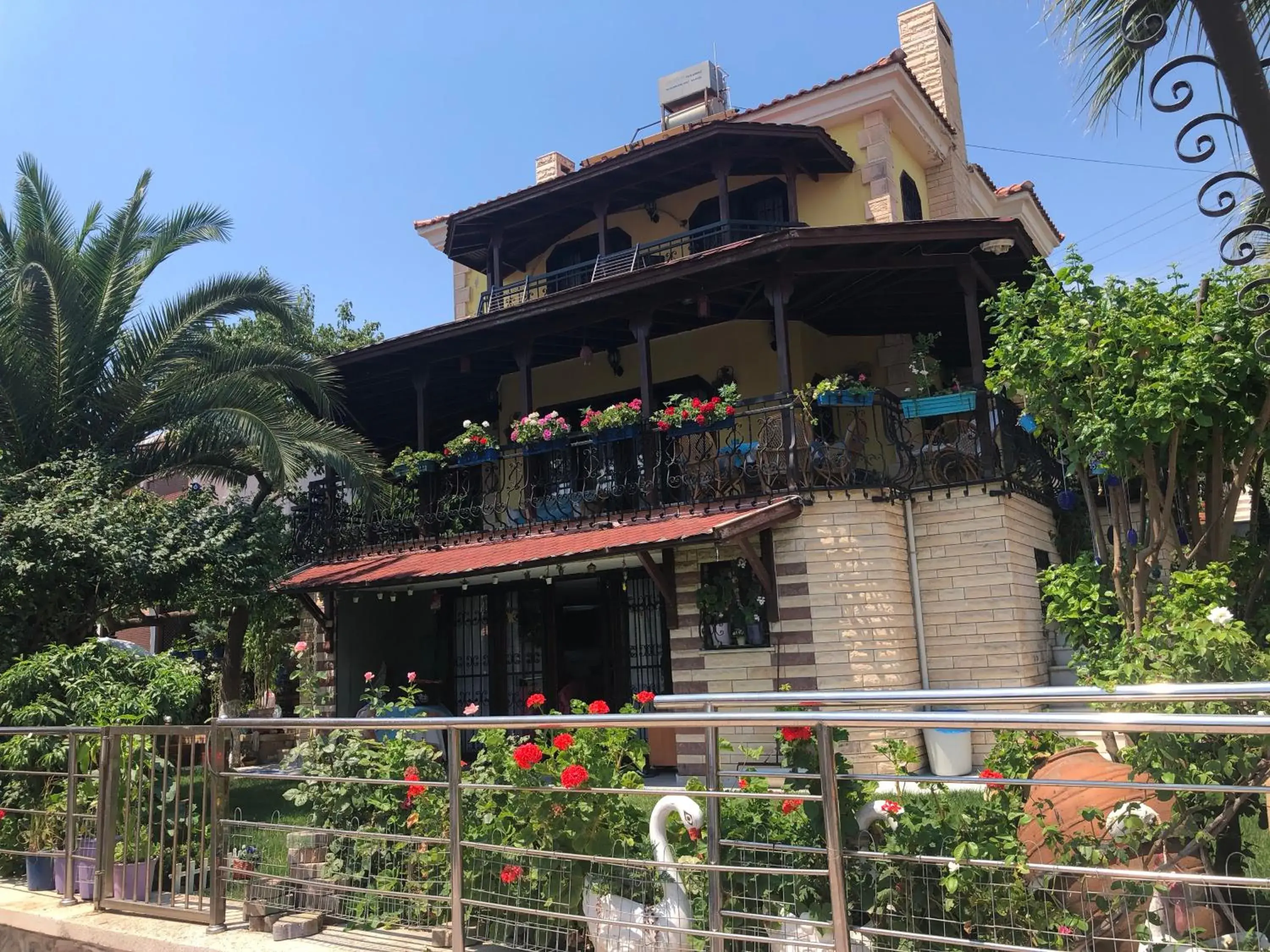 Facade/entrance in Cunda Villa Anka Facade/entrance in Cunda Villa Anka
