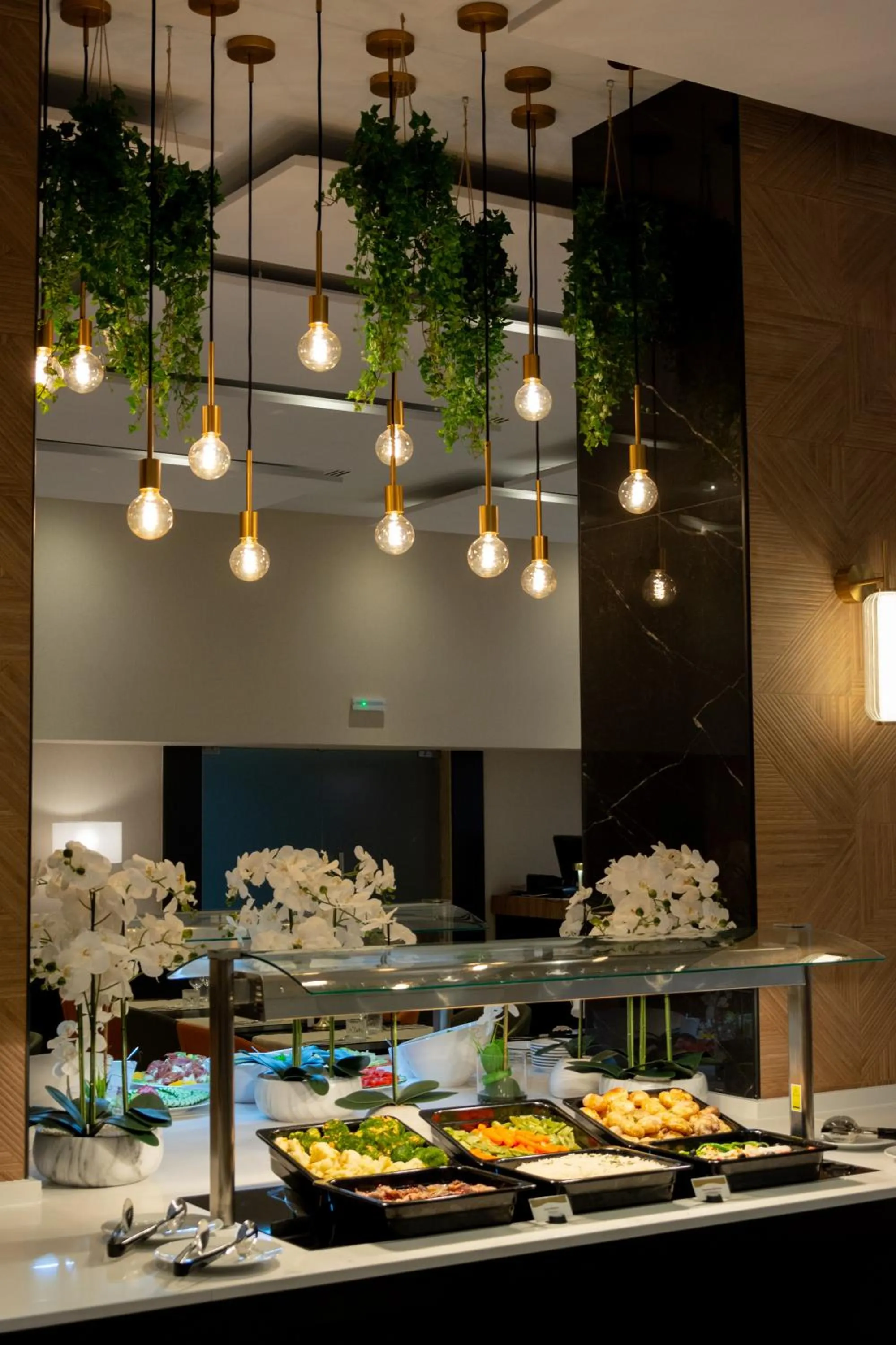 Restaurant/places to eat in VIP Executive Zurique Hotel