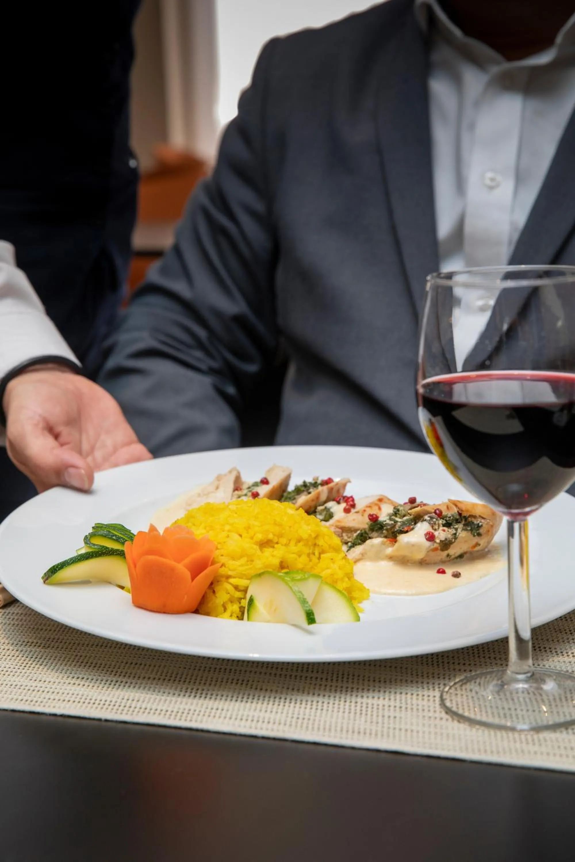 Restaurant/places to eat in VIP Executive Zurique Hotel