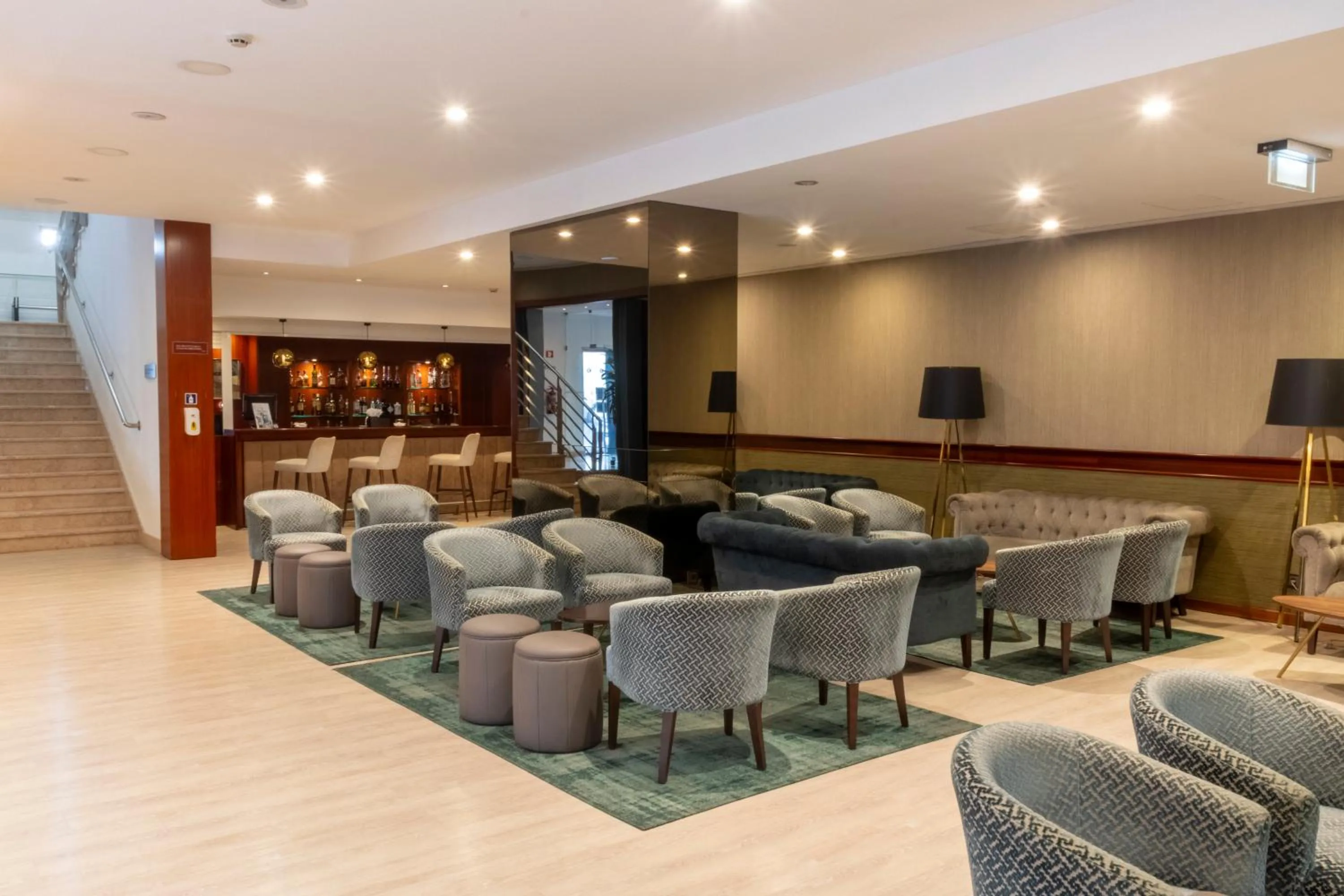 Lounge or bar in VIP Executive Zurique Hotel