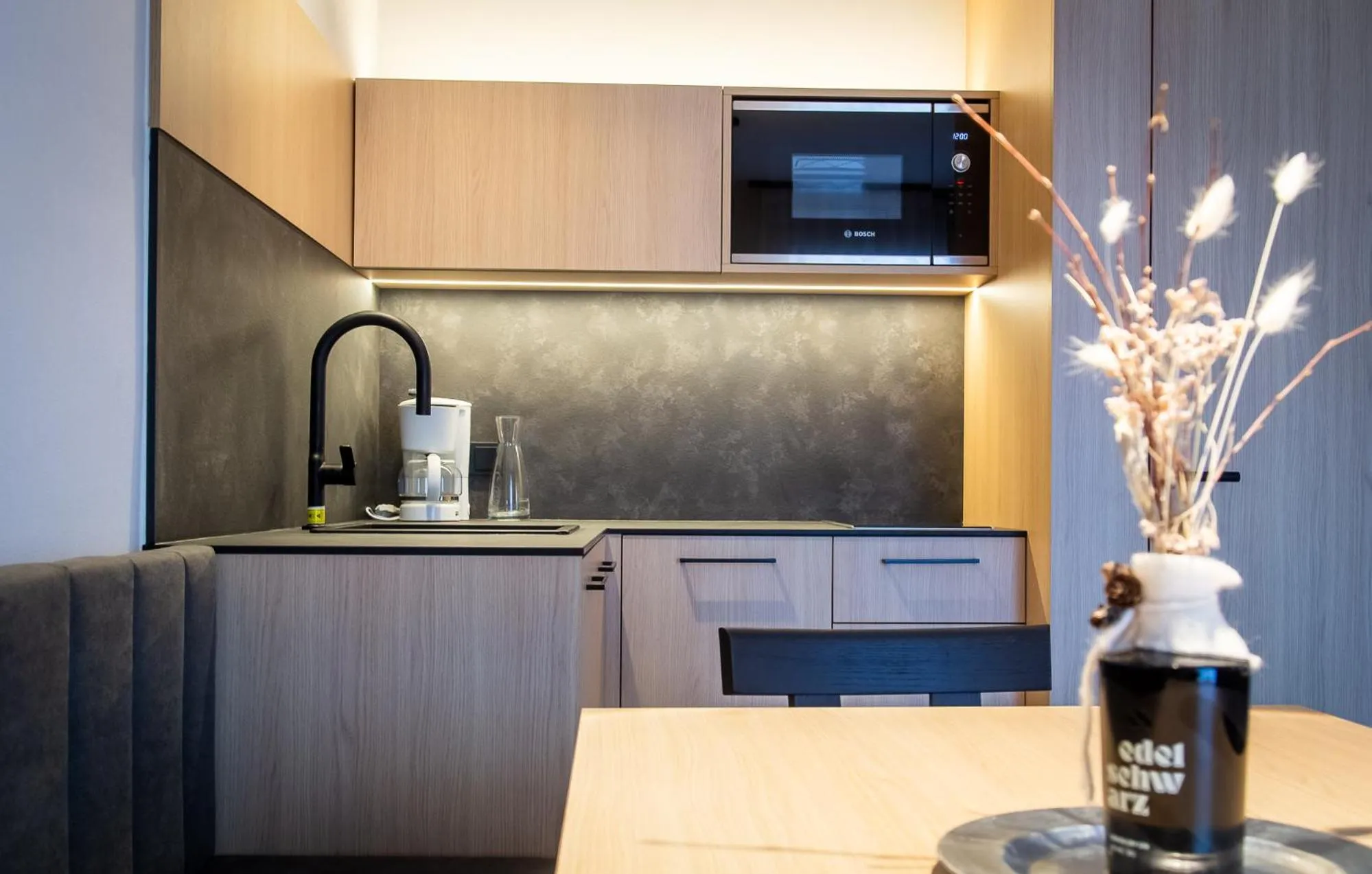 Coffee/tea facilities in Eden Apartments