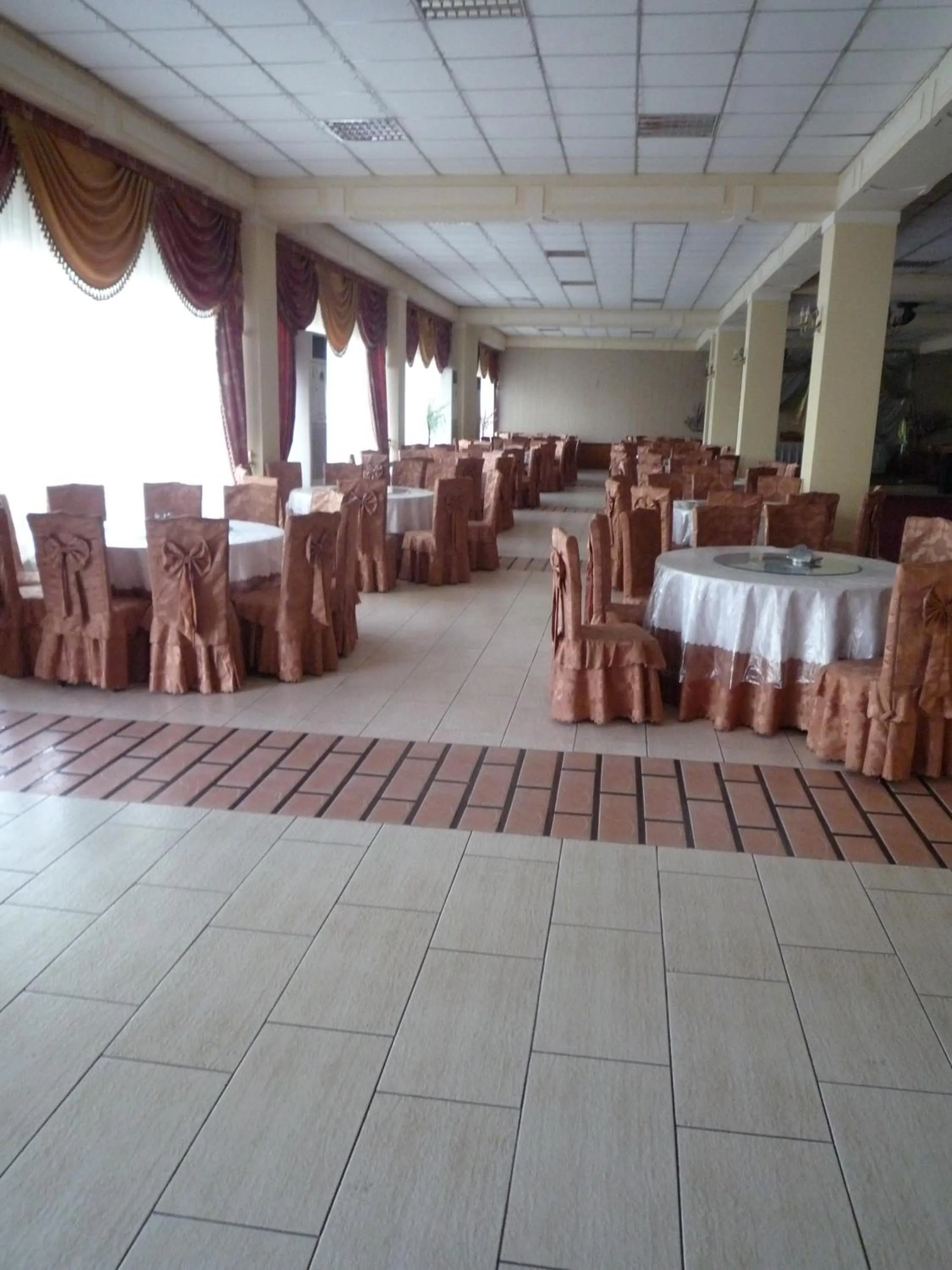 Restaurant/places to eat in Dangara Hotel