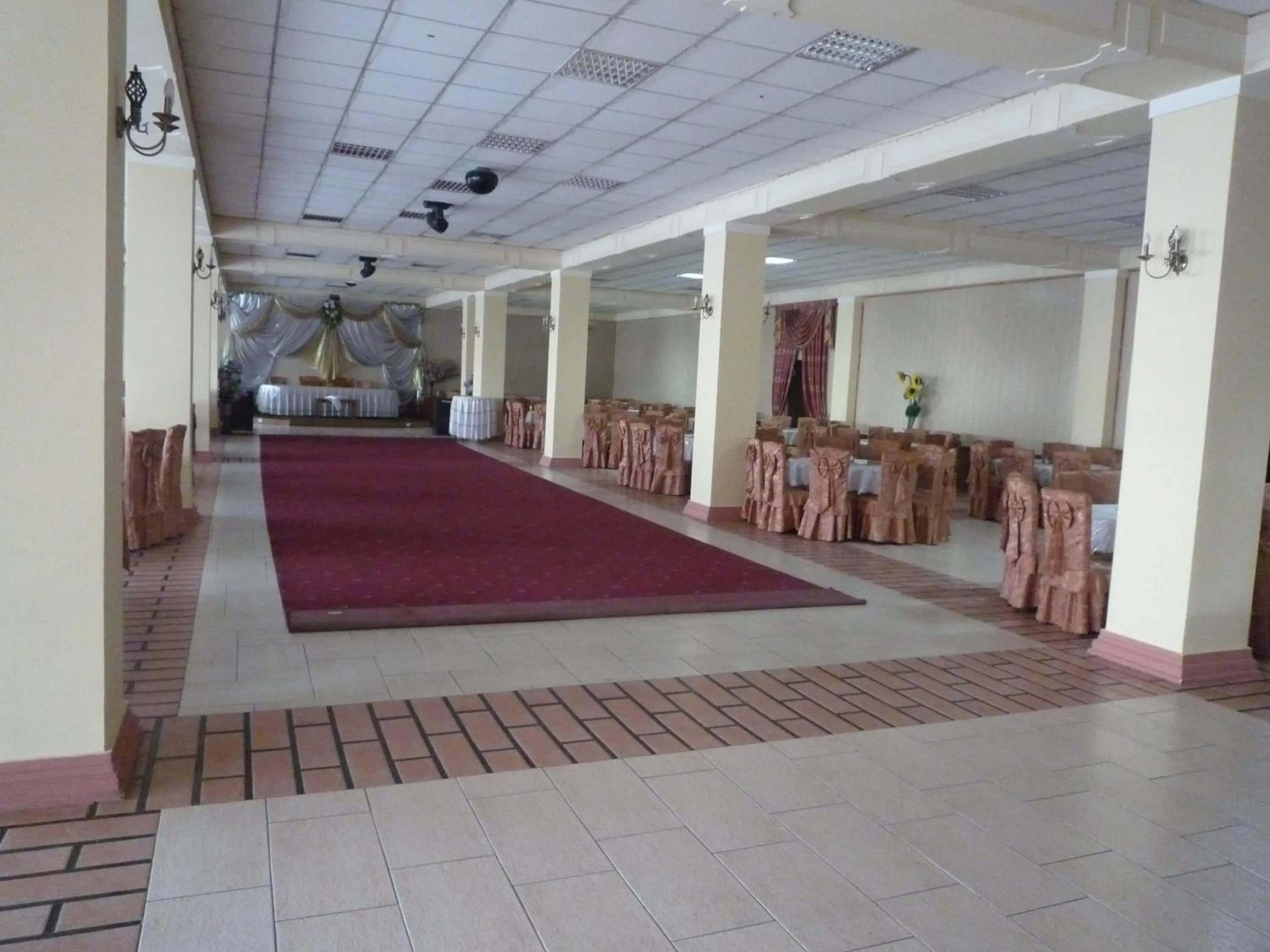 Restaurant/places to eat in Dangara Hotel