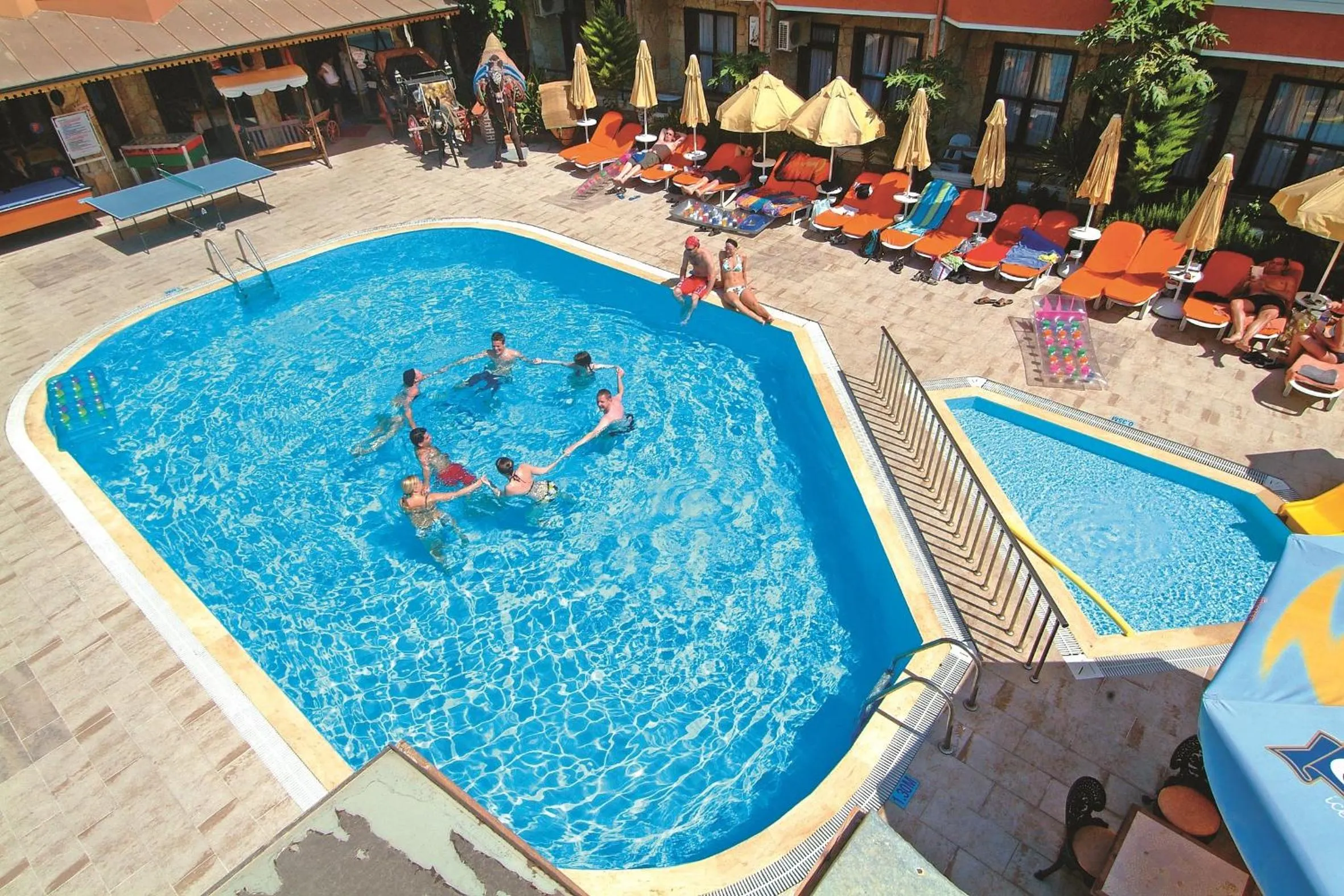 Swimming pool in Kleopatra Fatih Hotel