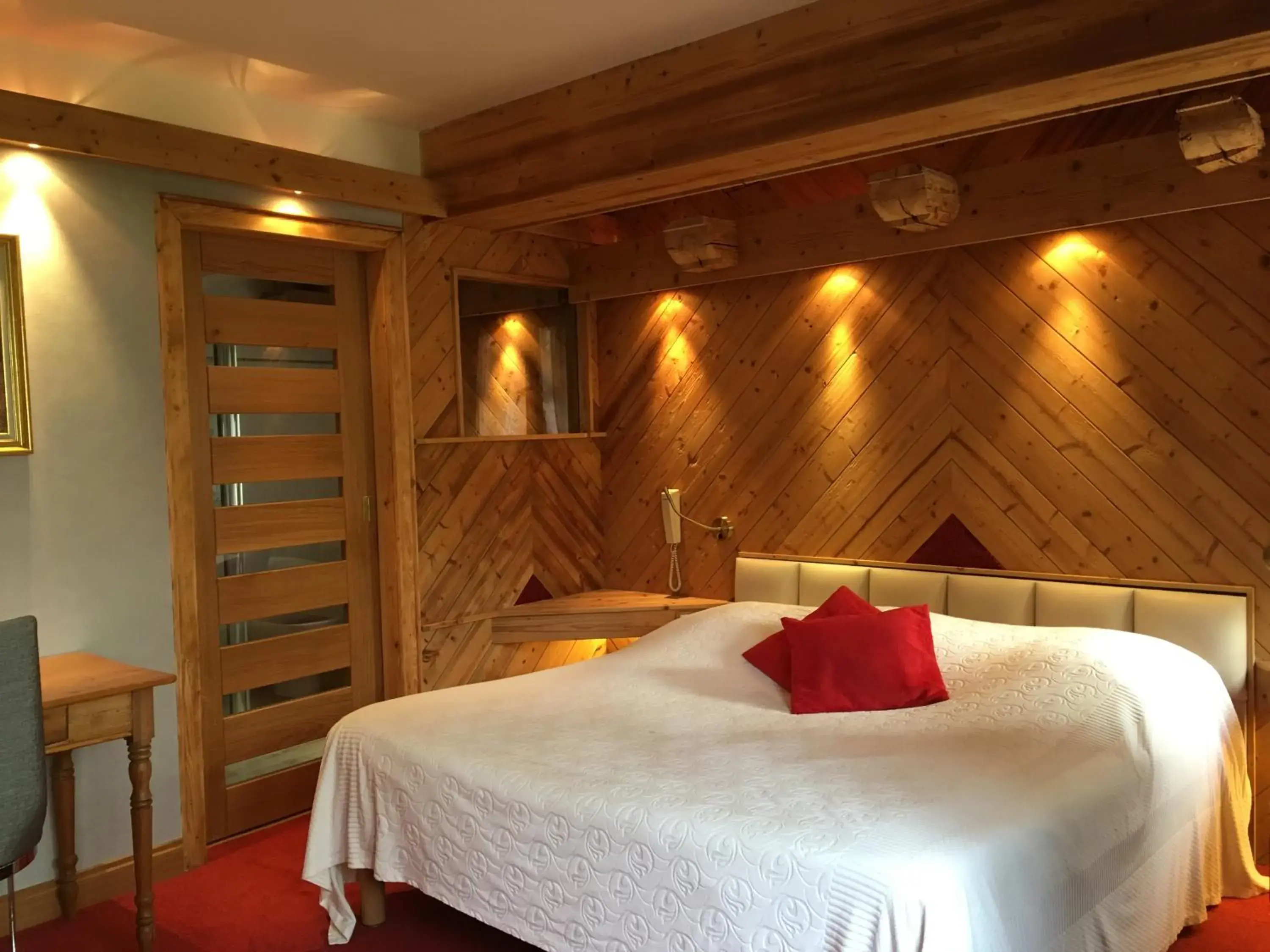 Double Room in Auberge La Meuniere Double Room in Auberge La Meuniere
