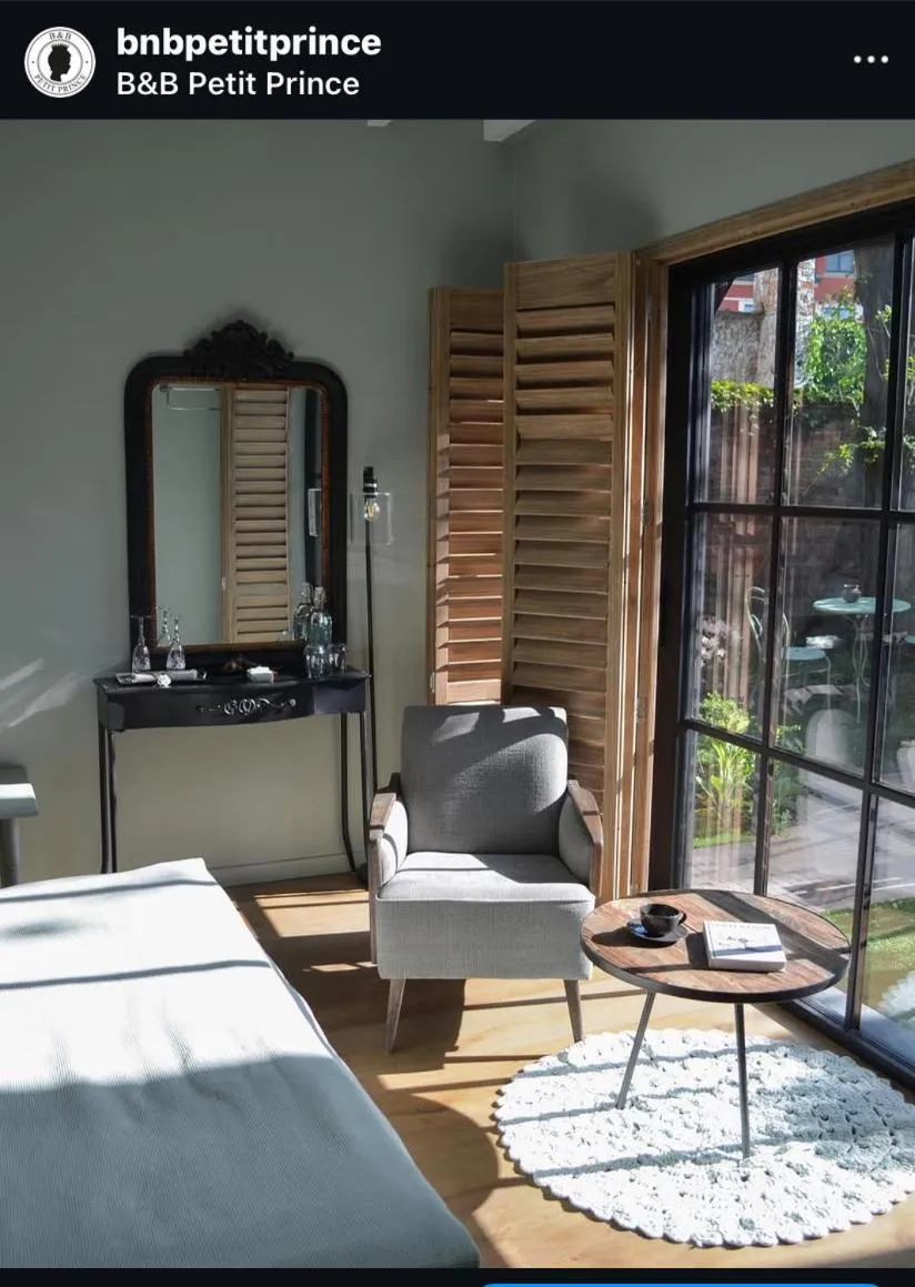Seating area, Bed in B&B PETIT PRINCE, GENT