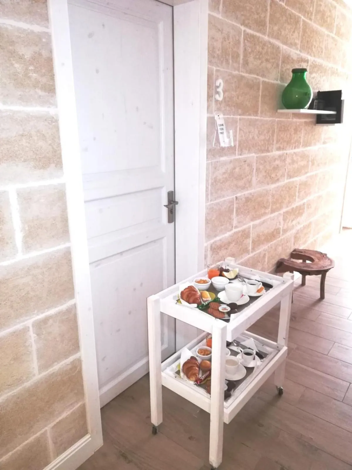 Breakfast in B&B Suites Via del Mare