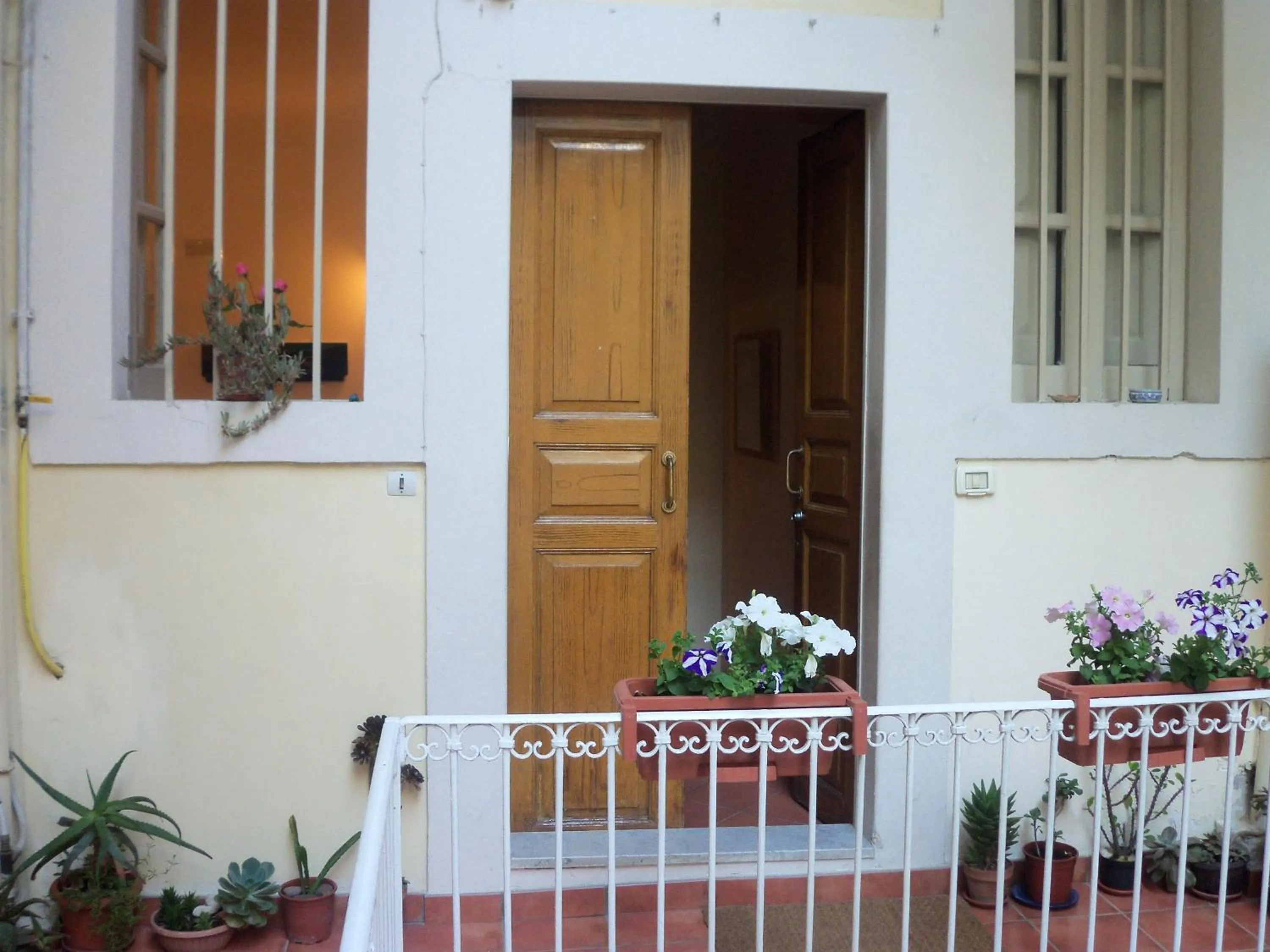 Facade/entrance in B&B CARAVAGGIO basic rooms near Ortigia