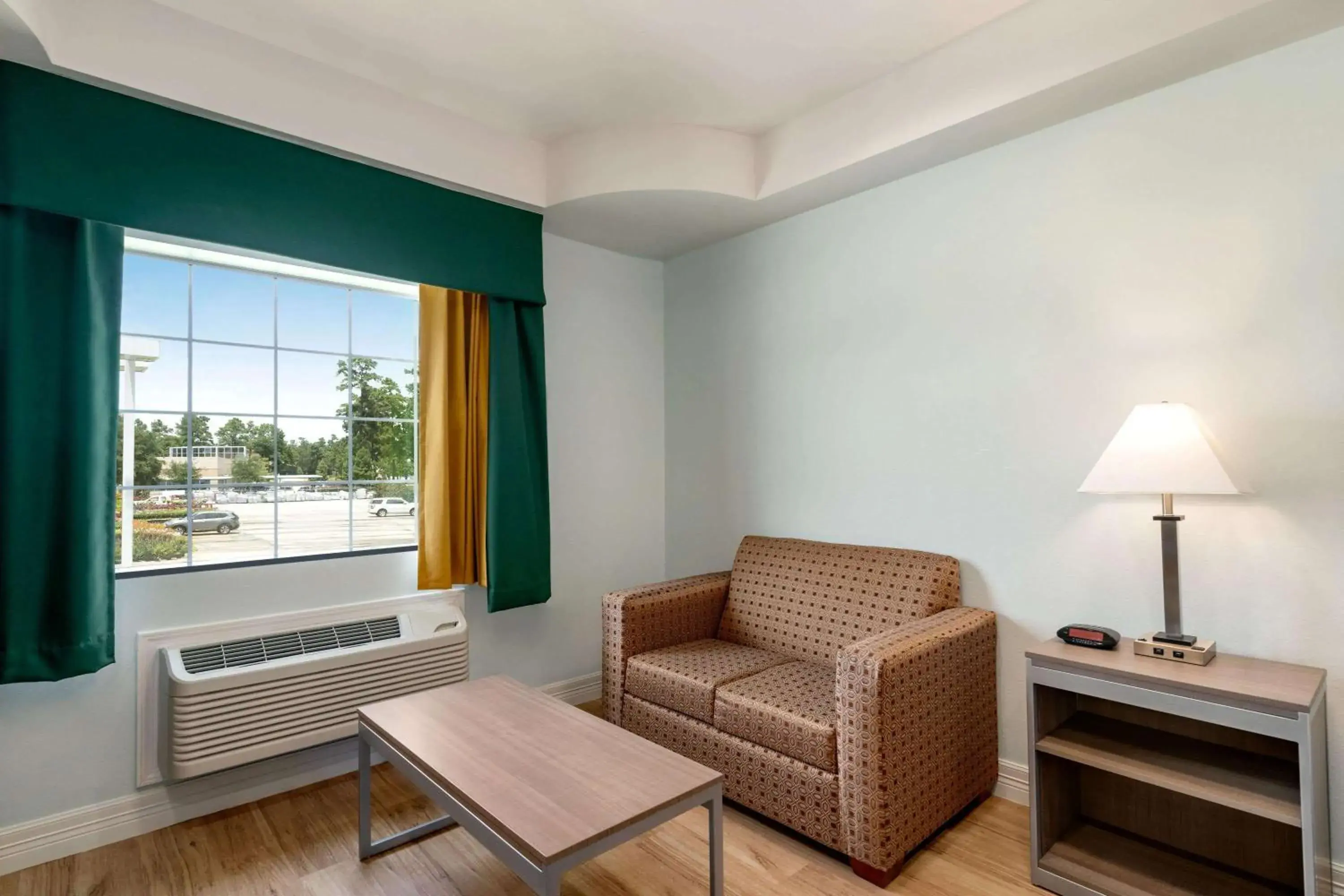 Photo of the whole room in Baymont by Wyndham Kingwood Photo of the whole room in Baymont by Wyndham Kingwood