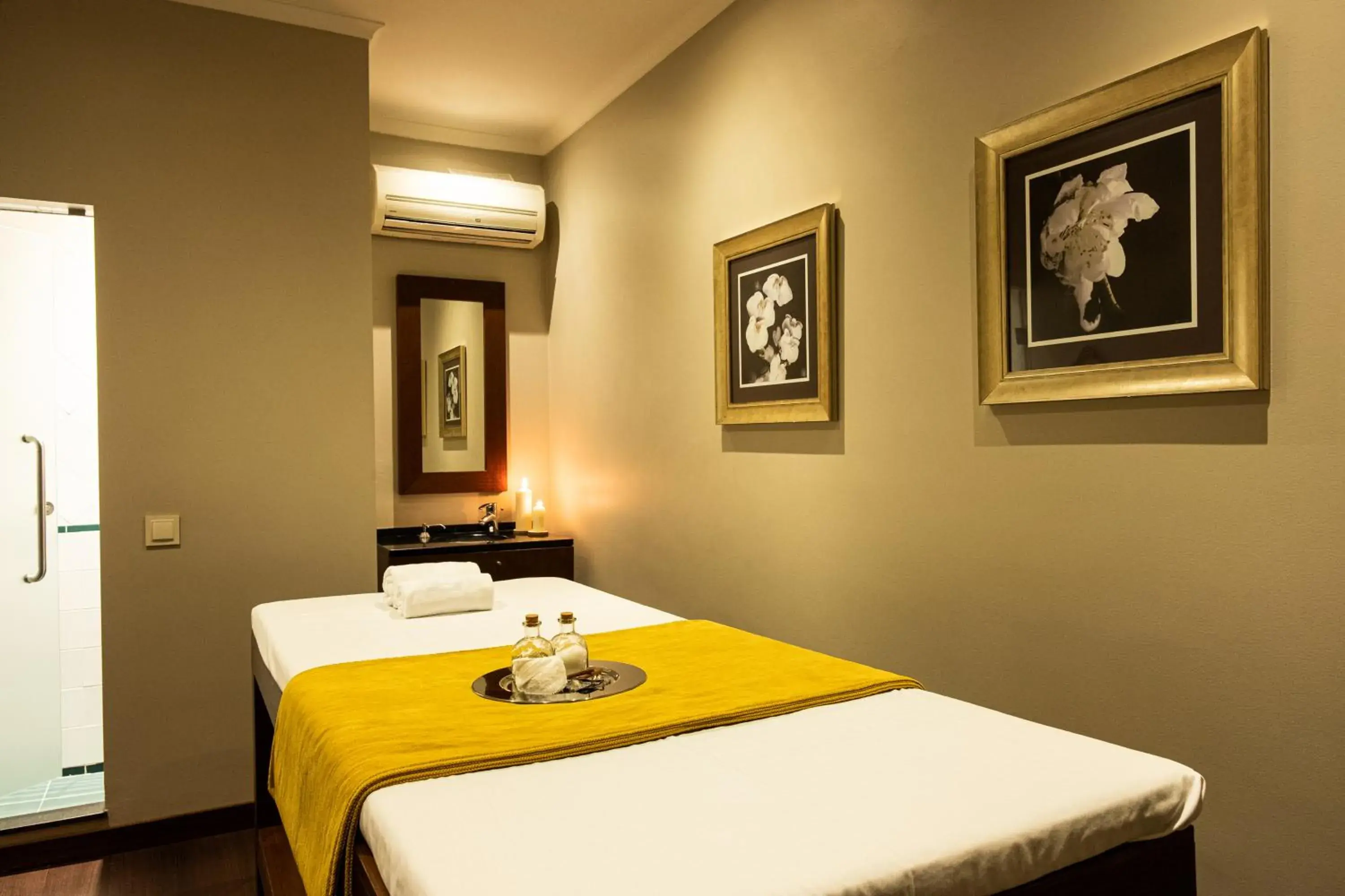 Massage, Bed in Vila Gale Ericeira Massage, Bed in Vila Gale Ericeira