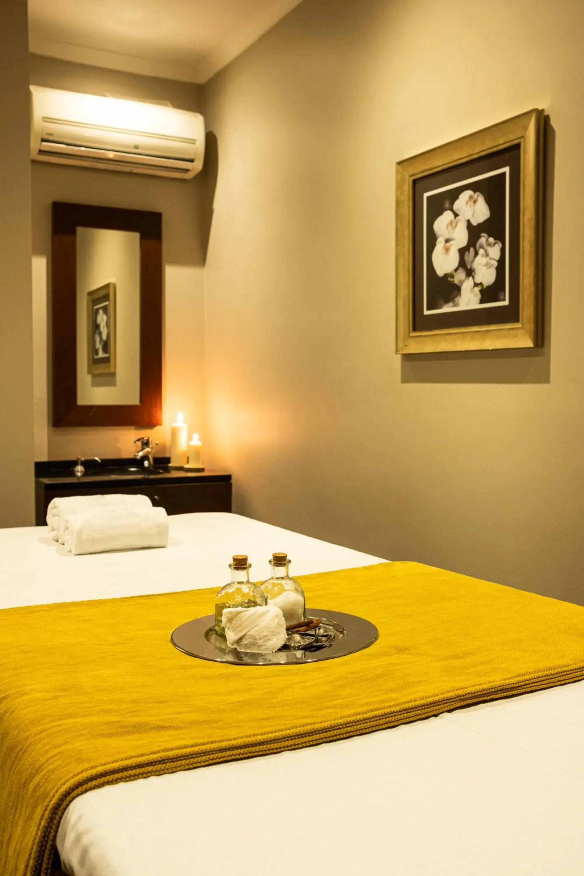 Massage, Bed in Vila Gale Ericeira Massage, Bed in Vila Gale Ericeira