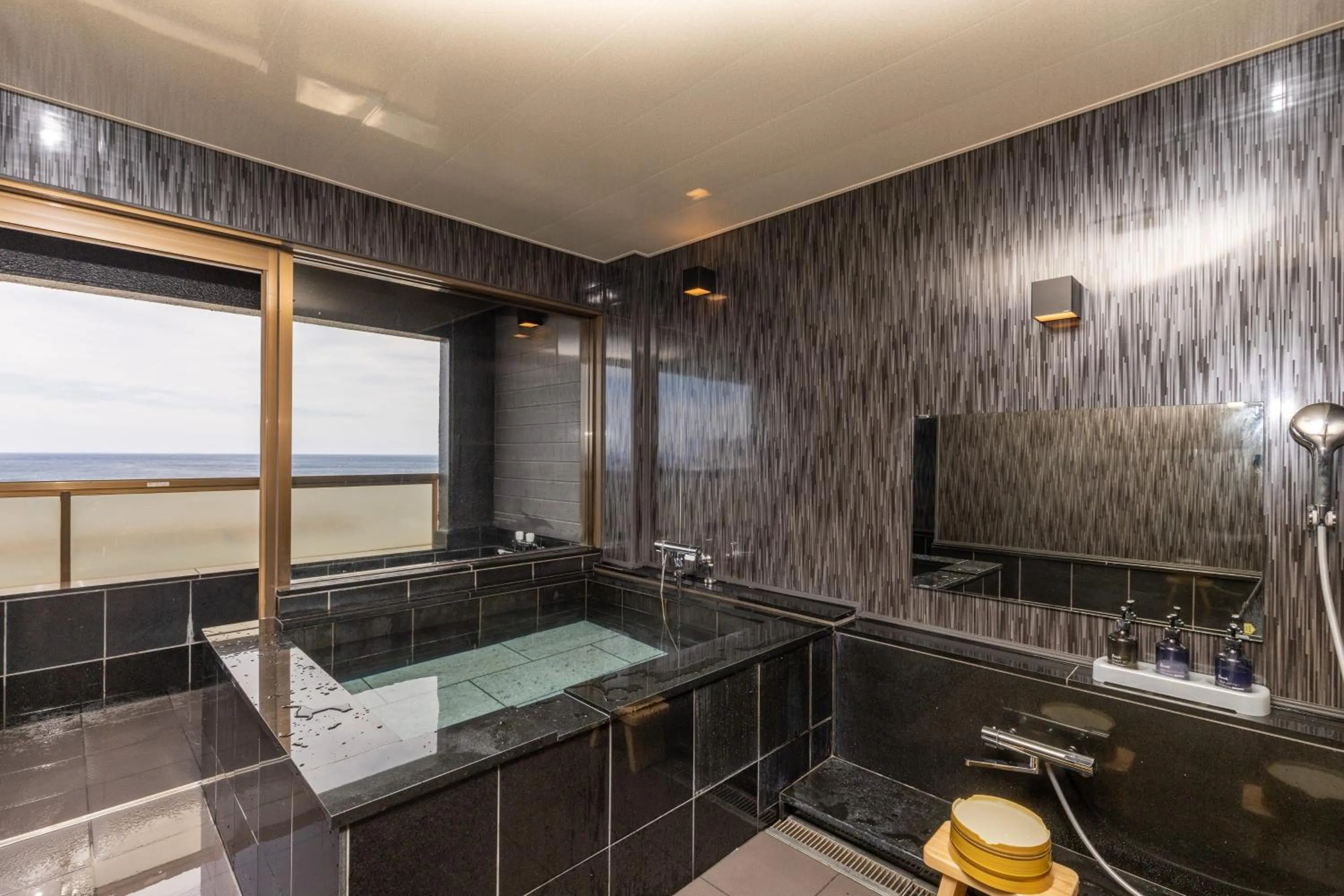 Shower in Kameya Rakan