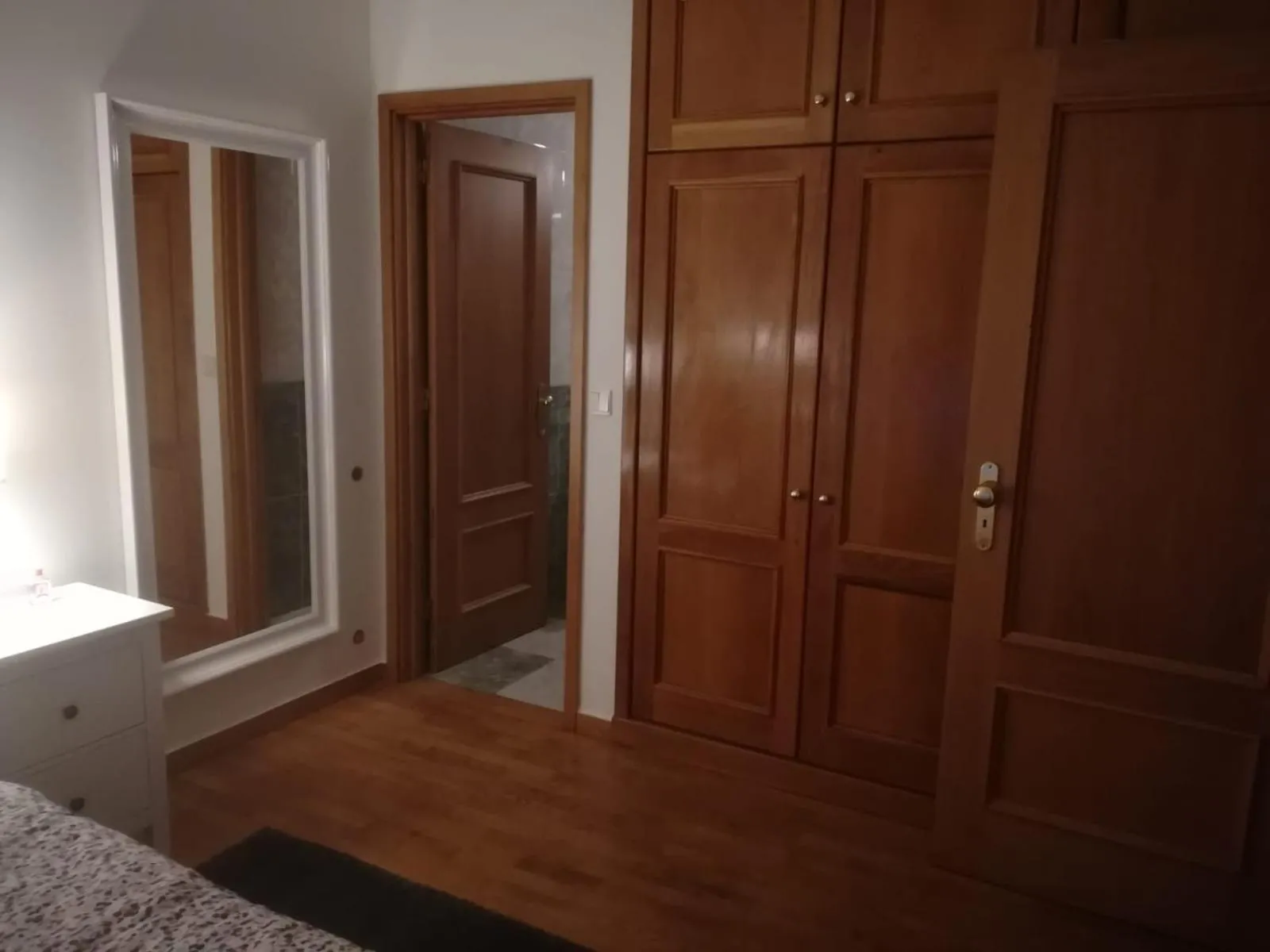 wardrobe, Bed in Holiday Flat Green Coast