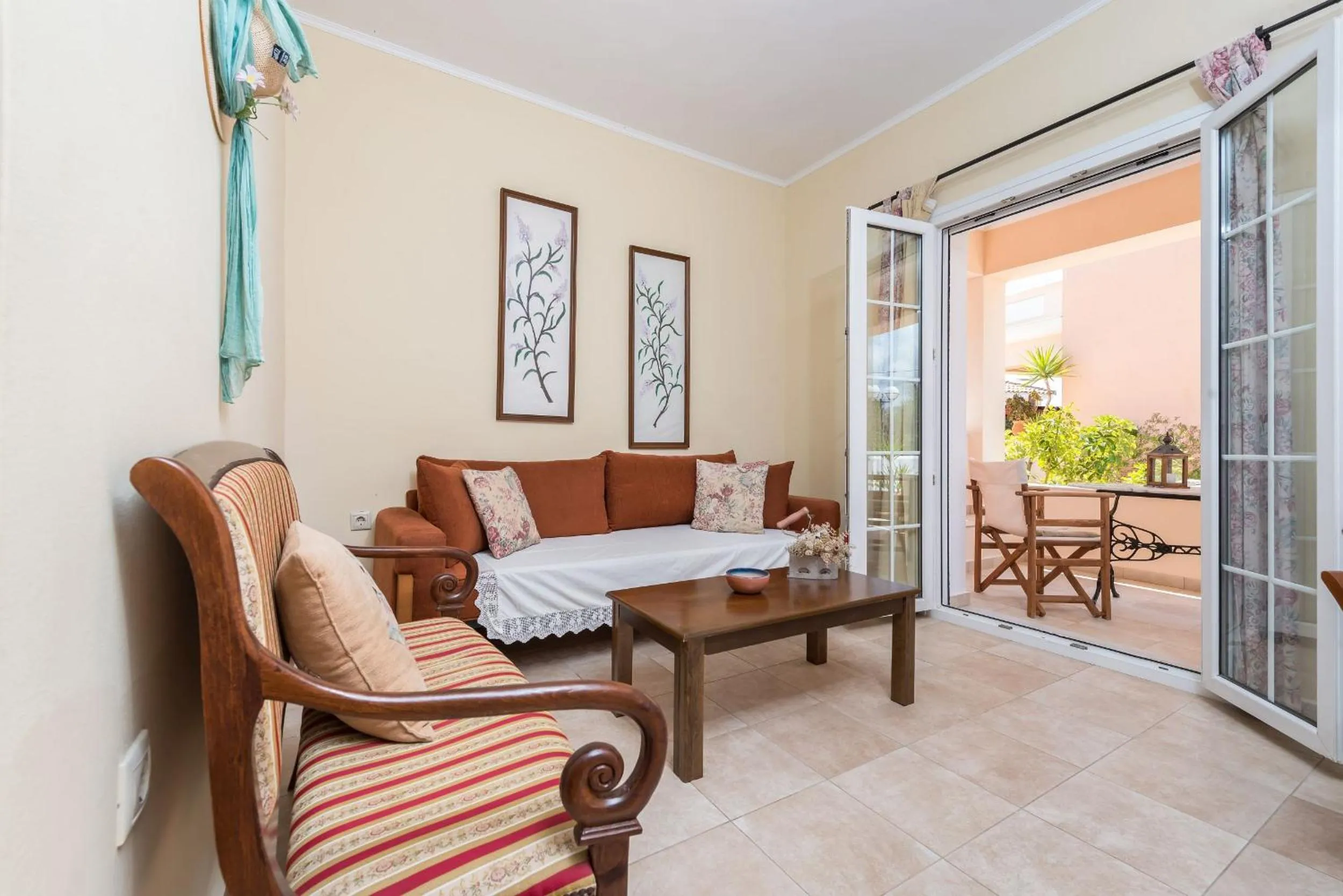 Living room in Lorenzo Villas with Private Pool, 200m from the beach, by ZanteWize