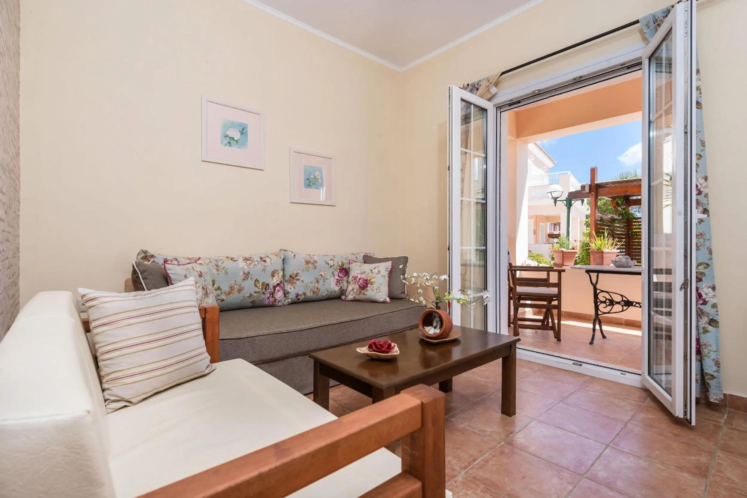 Living room in Lorenzo Villas with Private Pool, 200m from the beach, by ZanteWize