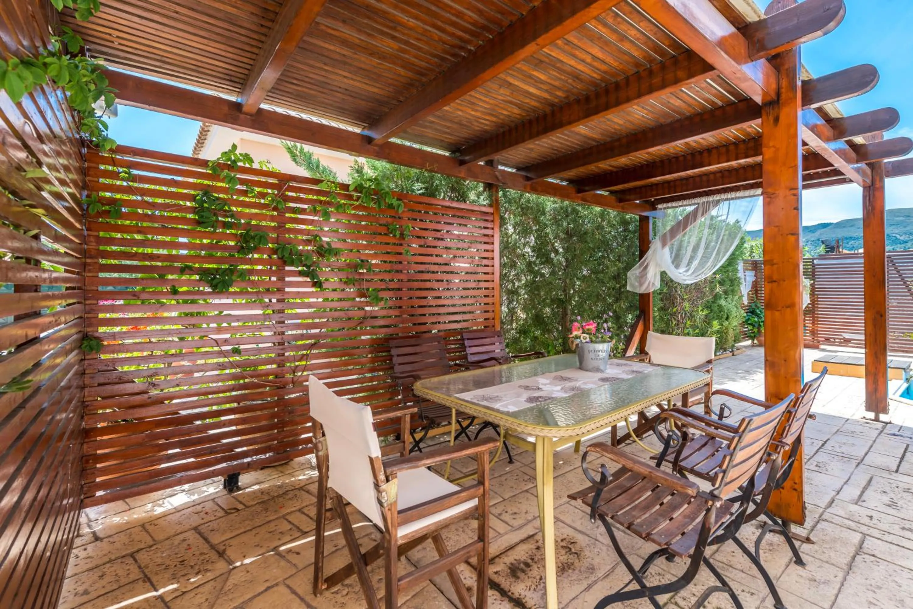 Patio in Lorenzo Villas with Private Pool, 200m from the beach, by ZanteWize