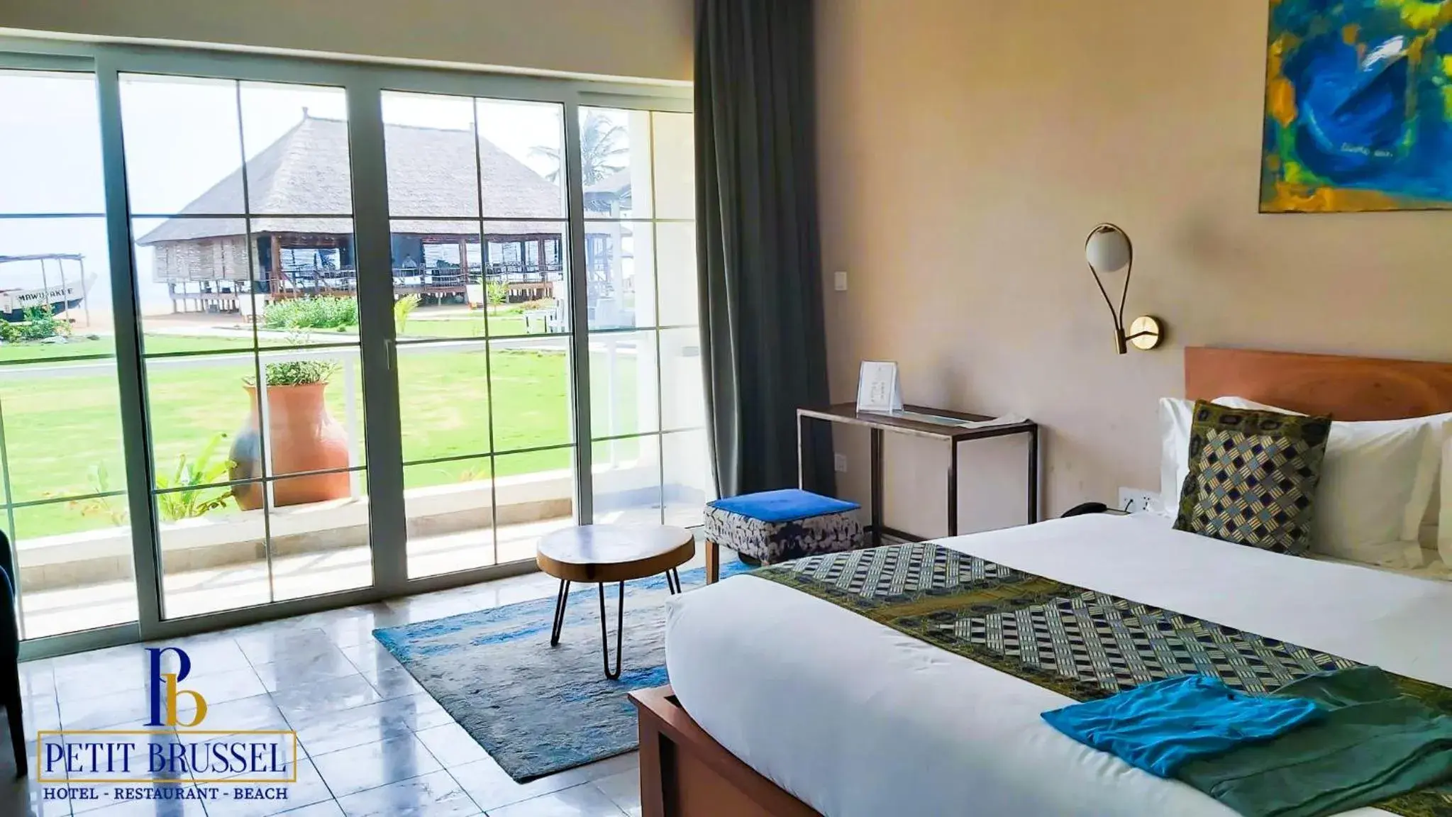 View (from property/room), Bed in Hotel Petit Brussel View (from property/room), Bed in Hotel Petit Brussel